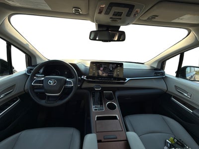 2024 Toyota Sienna LE