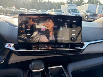 2024 Toyota Sienna LE