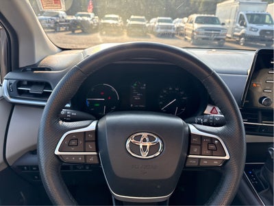 2024 Toyota Sienna LE