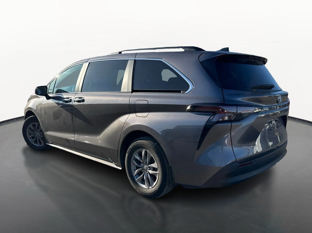 2024 Toyota Sienna LE