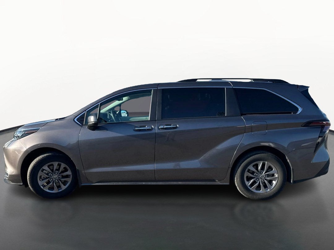 2024 Toyota Sienna LE