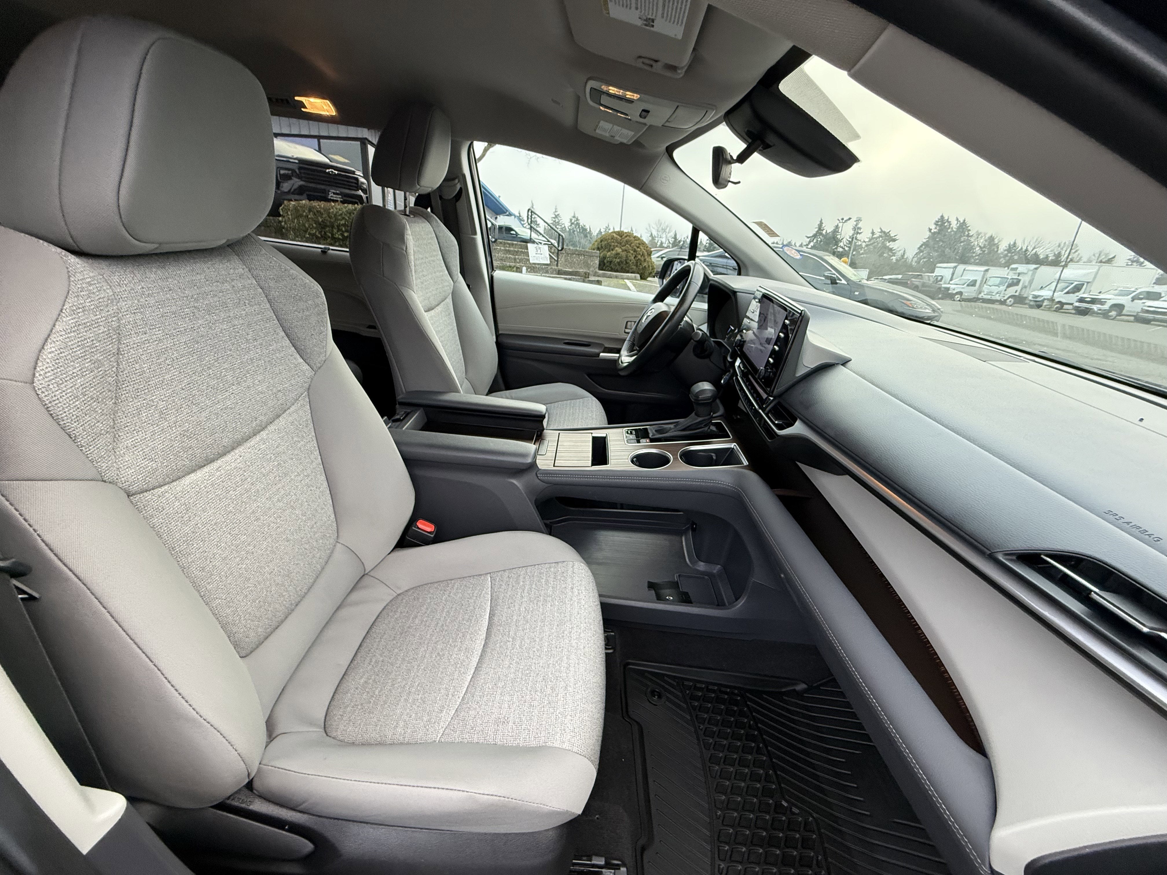 2024 Toyota Sienna LE