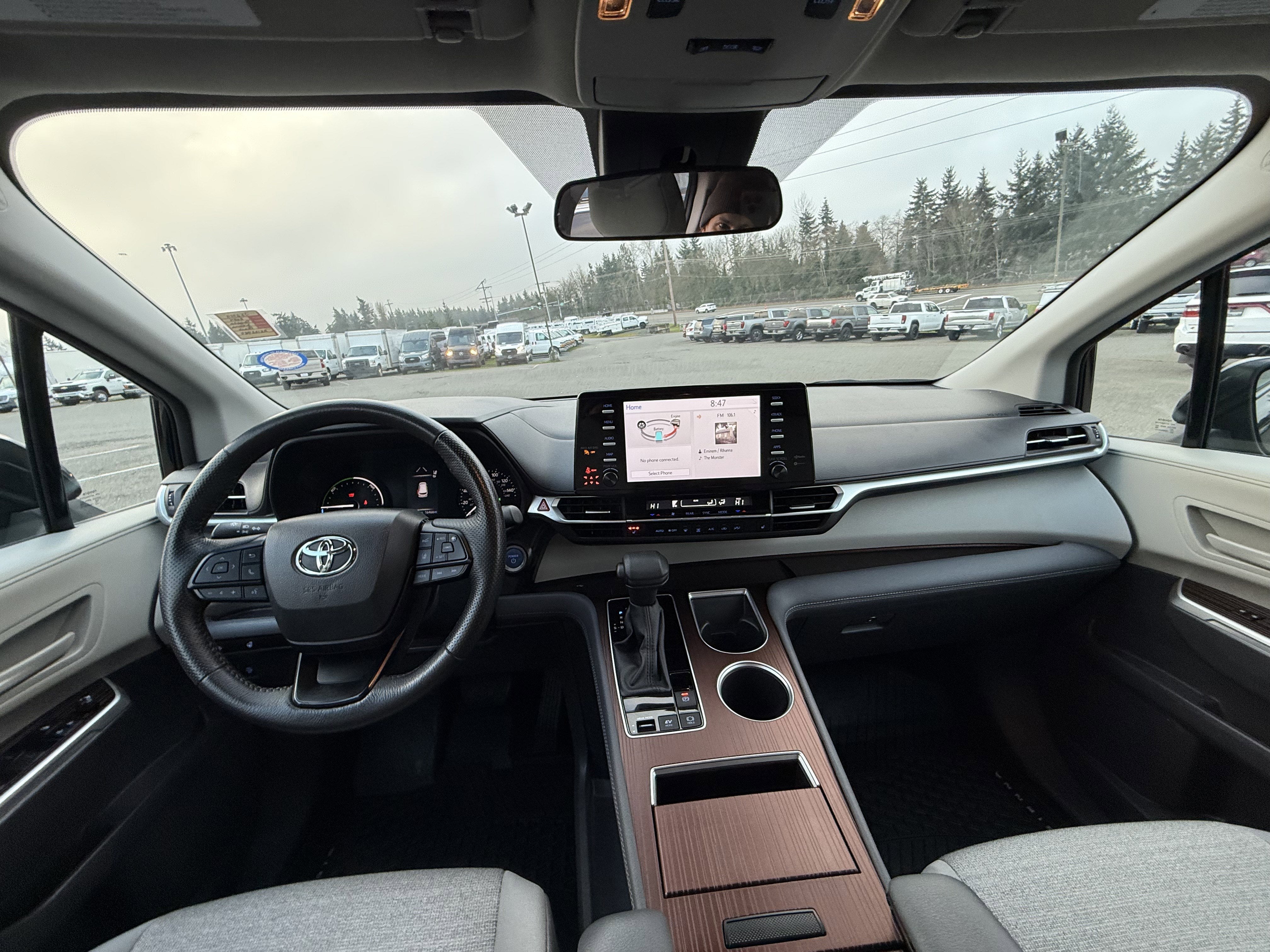 2024 Toyota Sienna LE