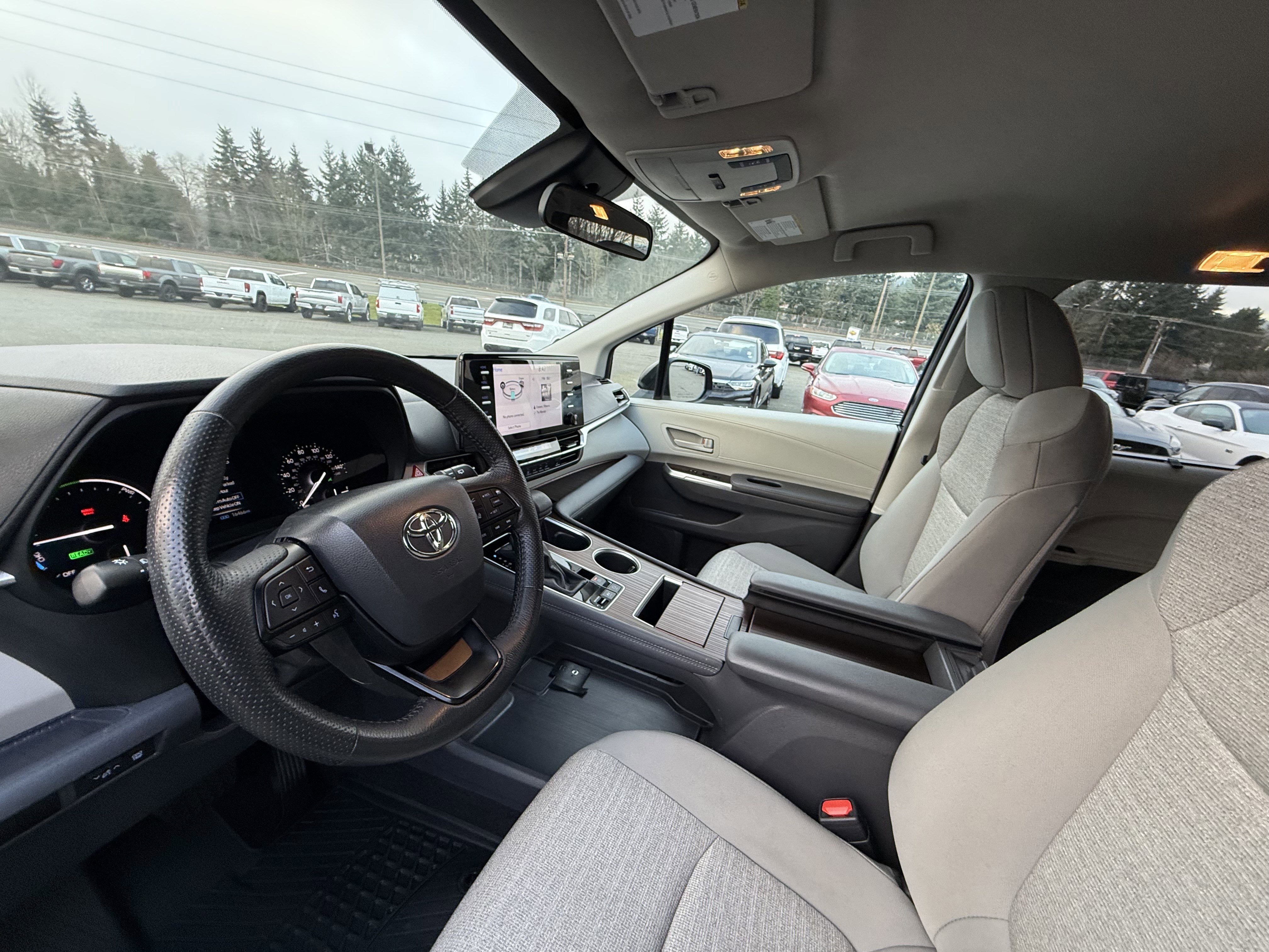 2024 Toyota Sienna LE