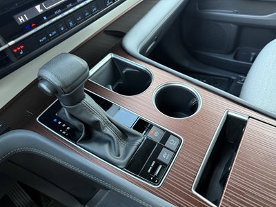2024 Toyota Sienna LE
