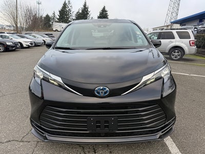 2024 Toyota Sienna LE