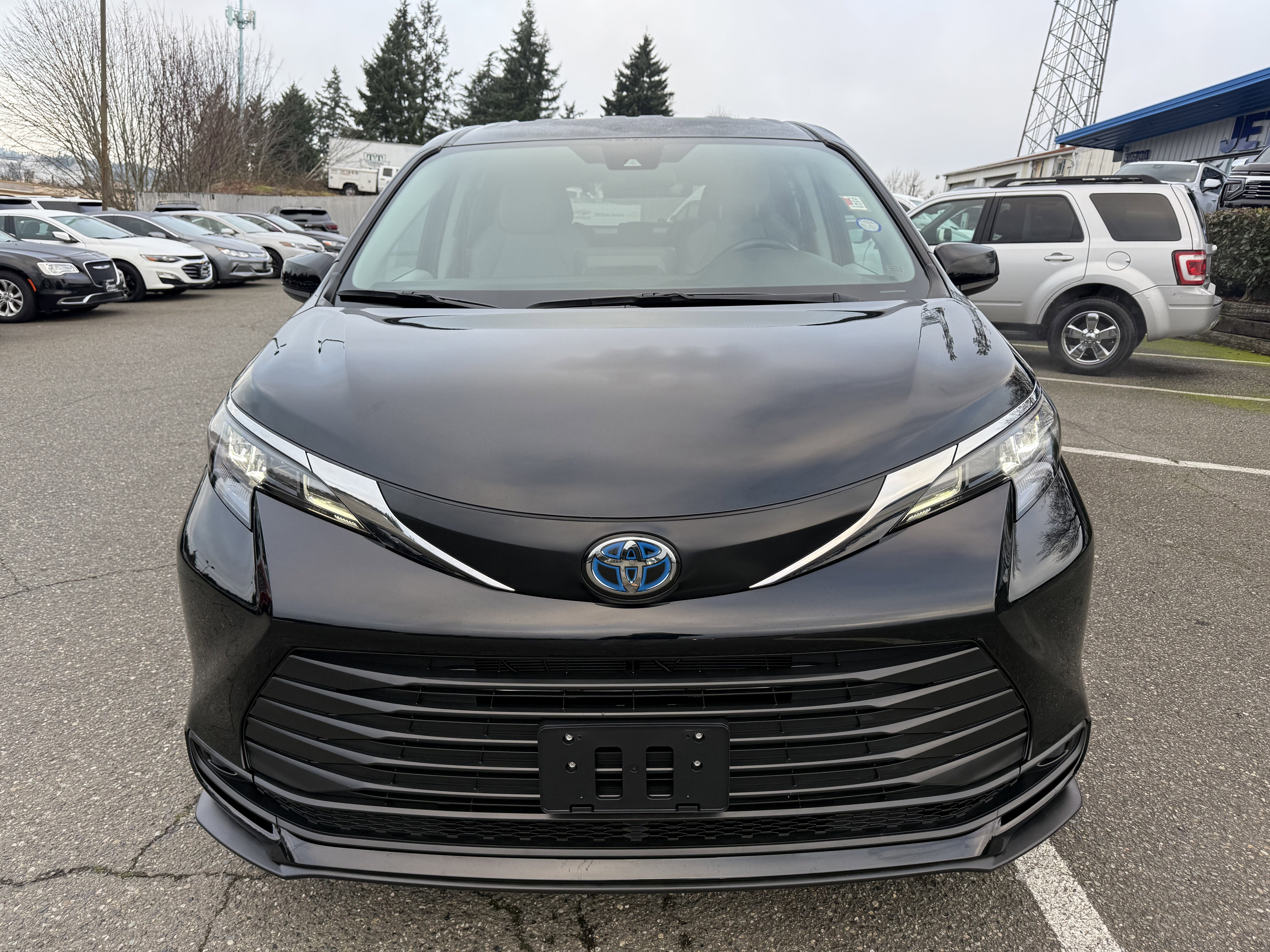 2024 Toyota Sienna LE