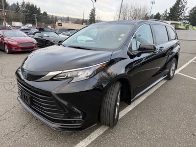 2024 Toyota Sienna LE