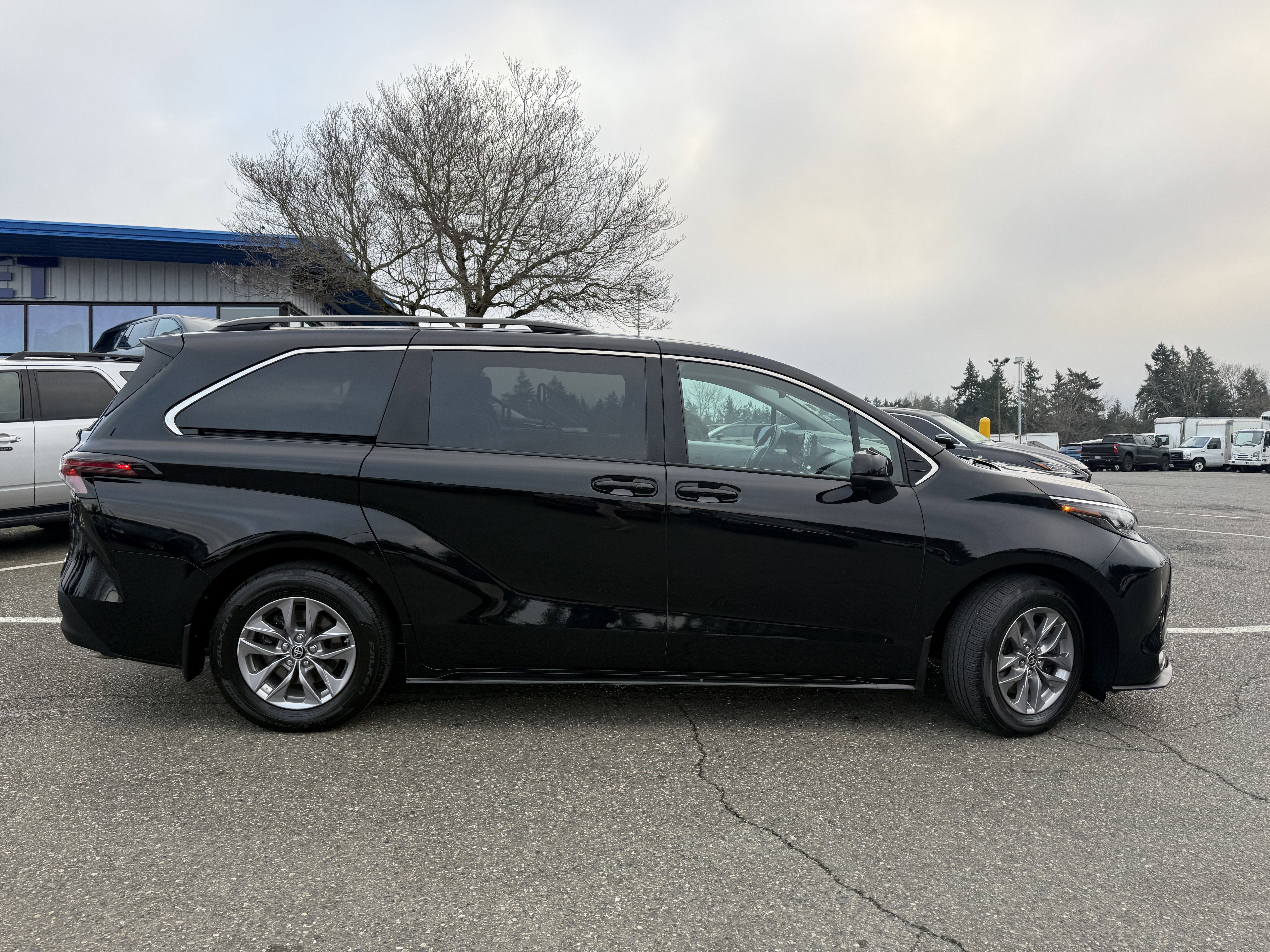 2024 Toyota Sienna LE