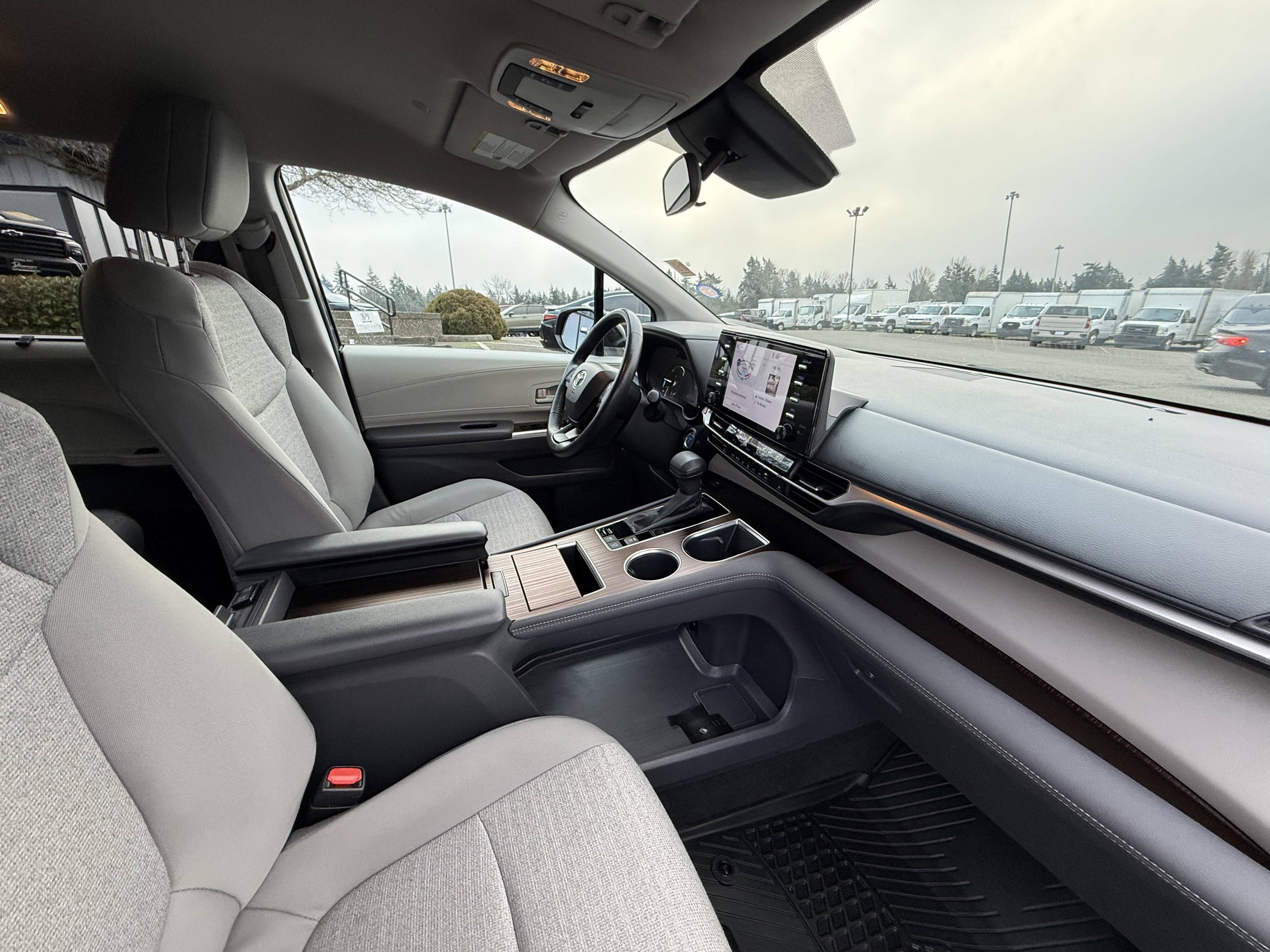 2024 Toyota Sienna LE