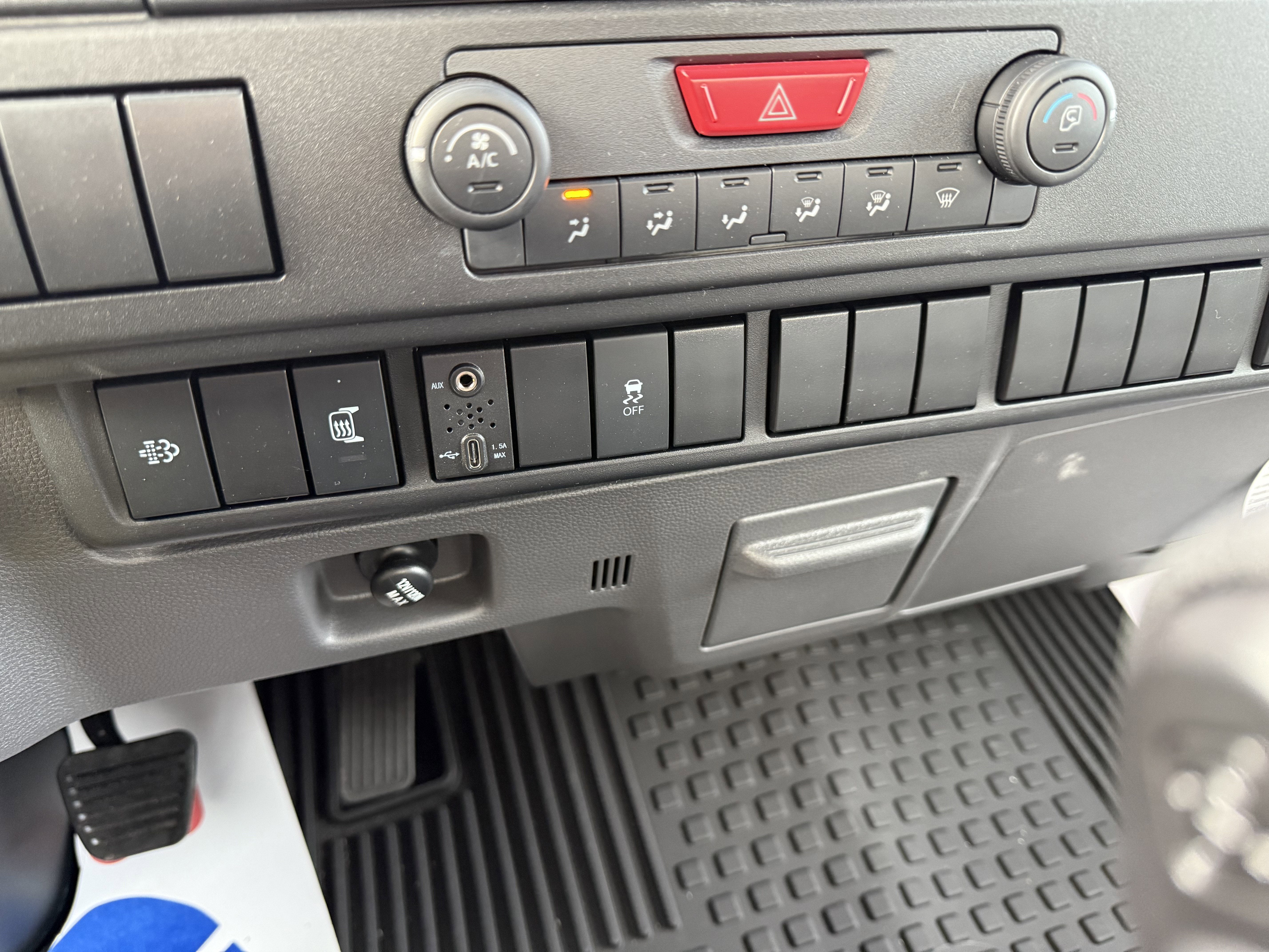 2025 Chevrolet Low Cab Forward 4500 XD 1WT