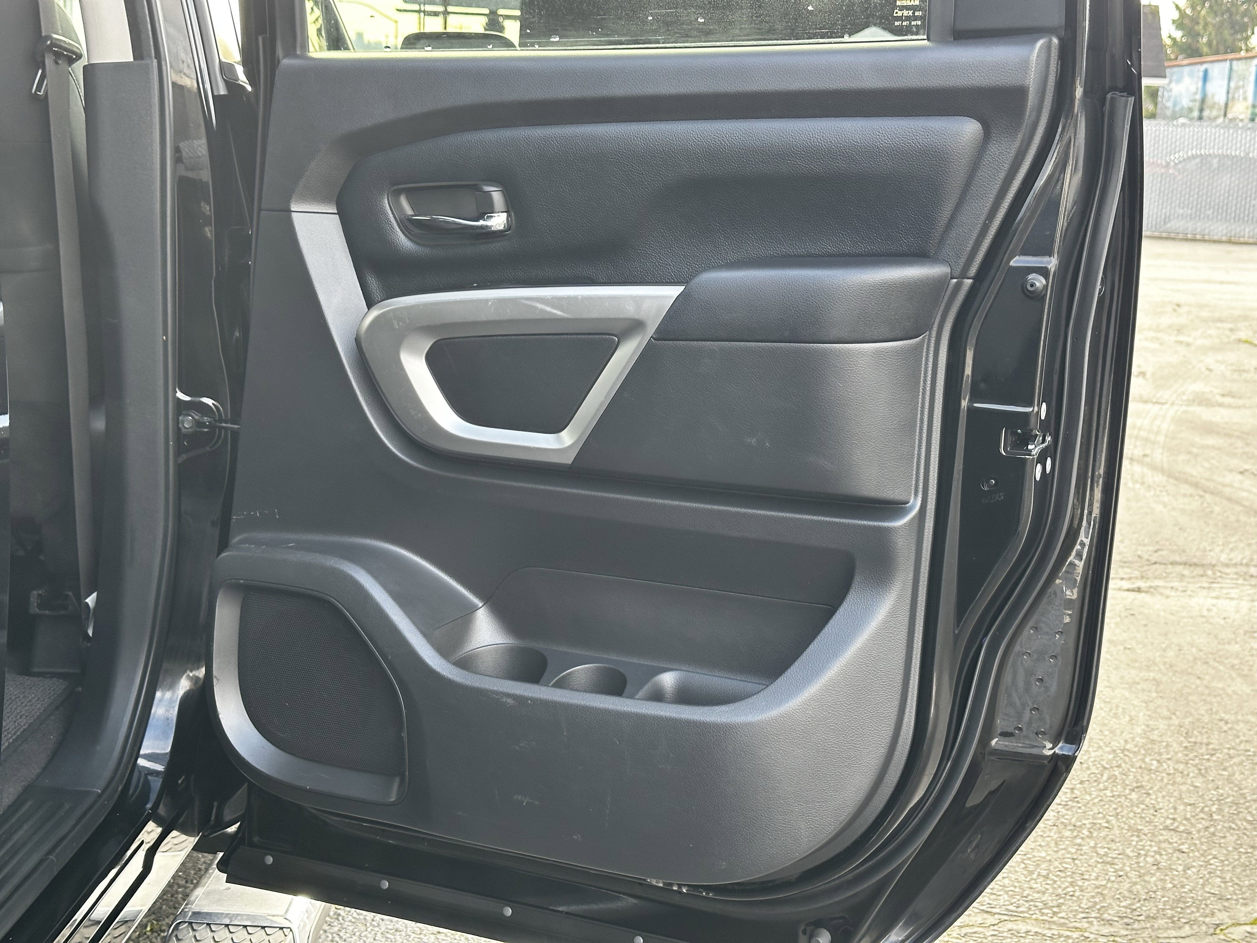 2017 Nissan Titan SV