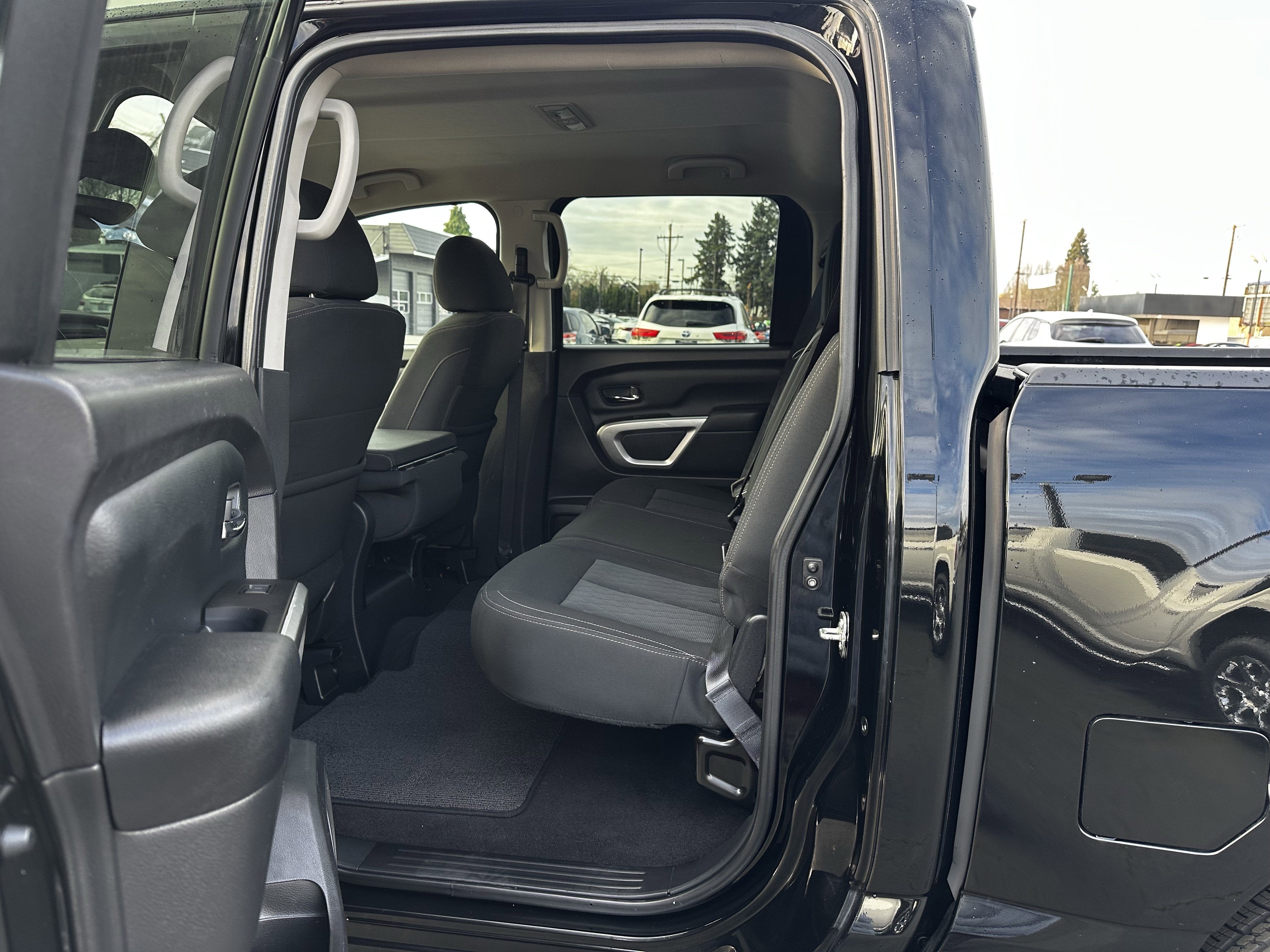 2017 Nissan Titan SV