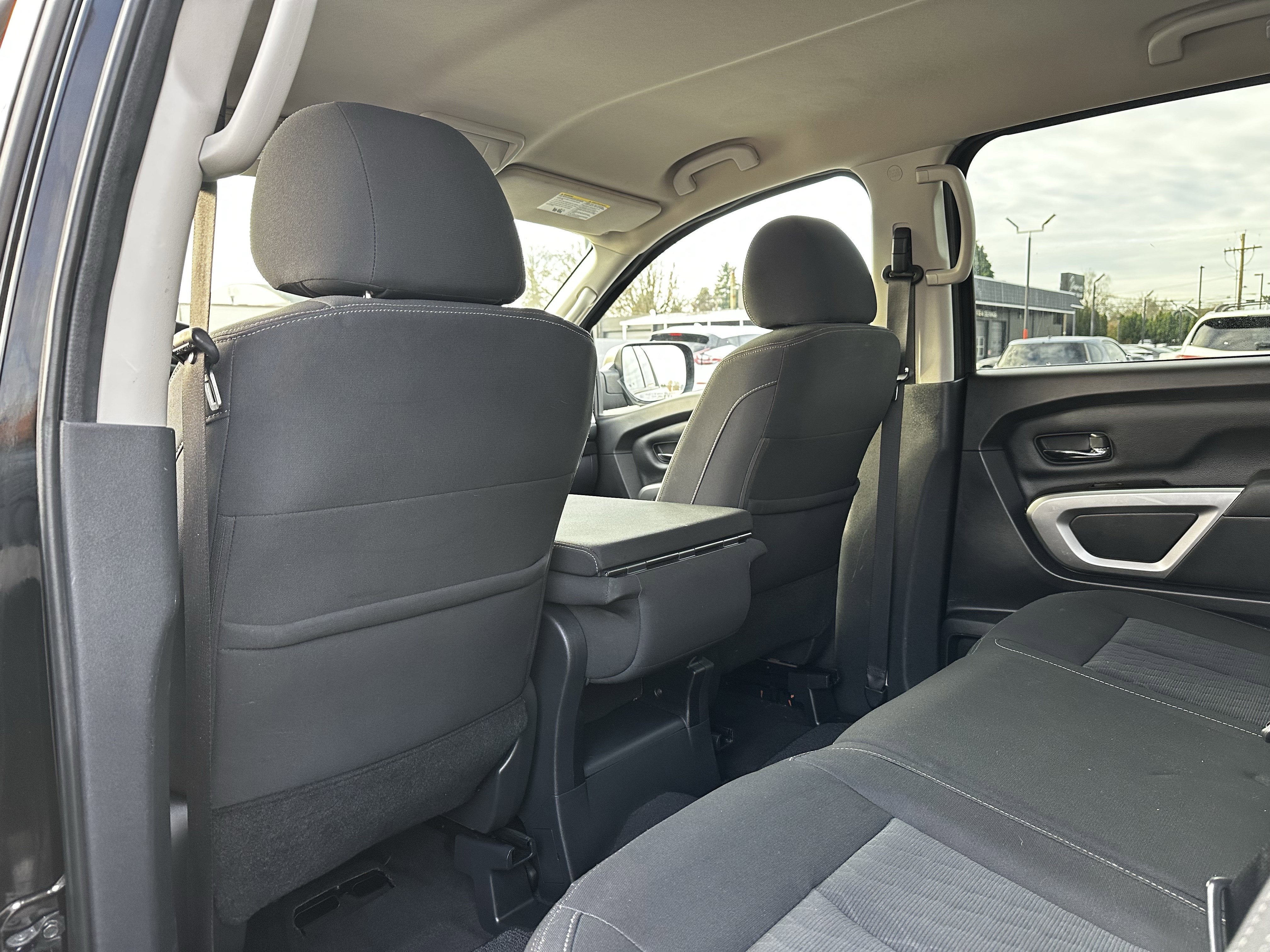 2017 Nissan Titan SV