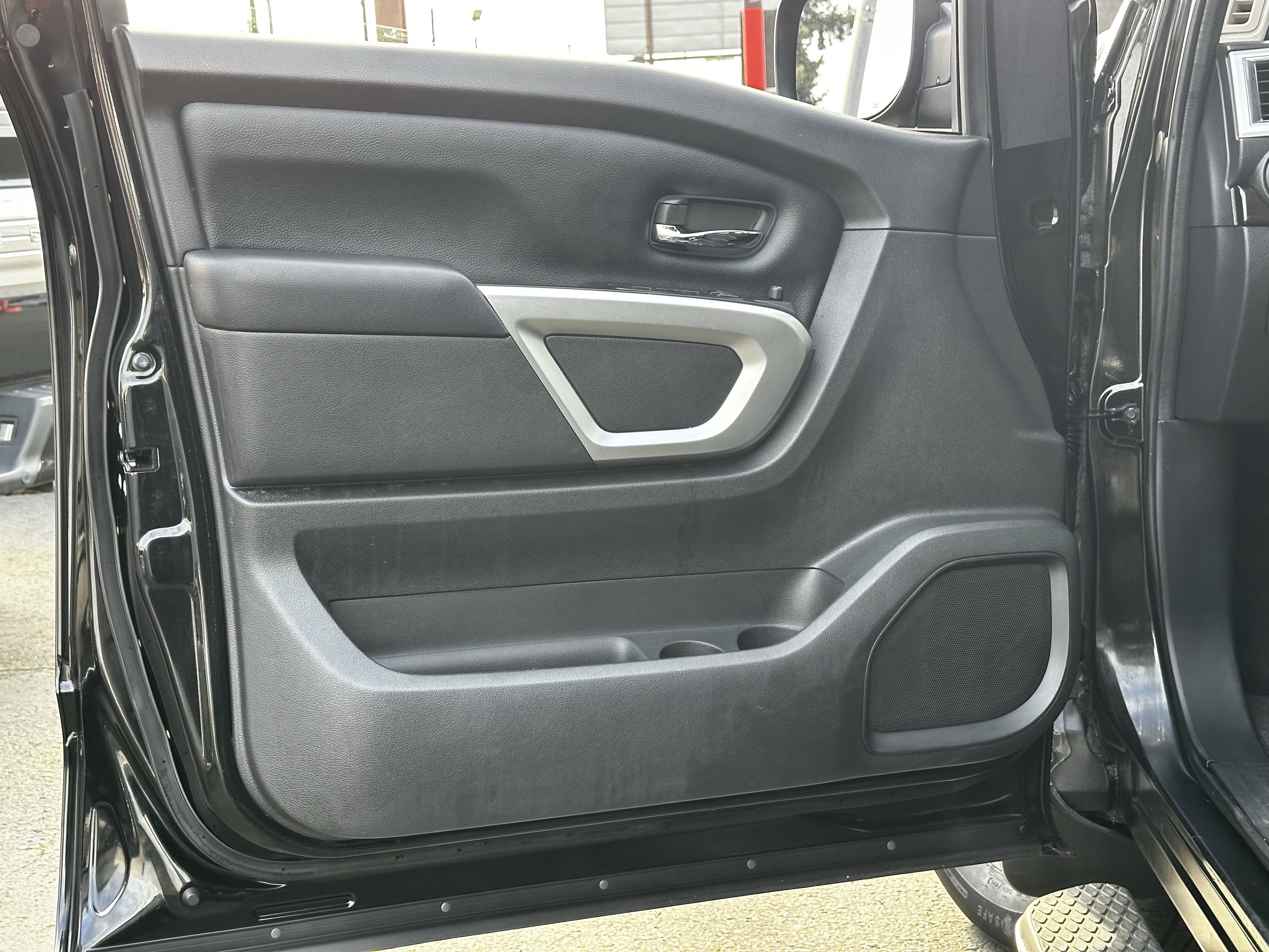 2017 Nissan Titan SV