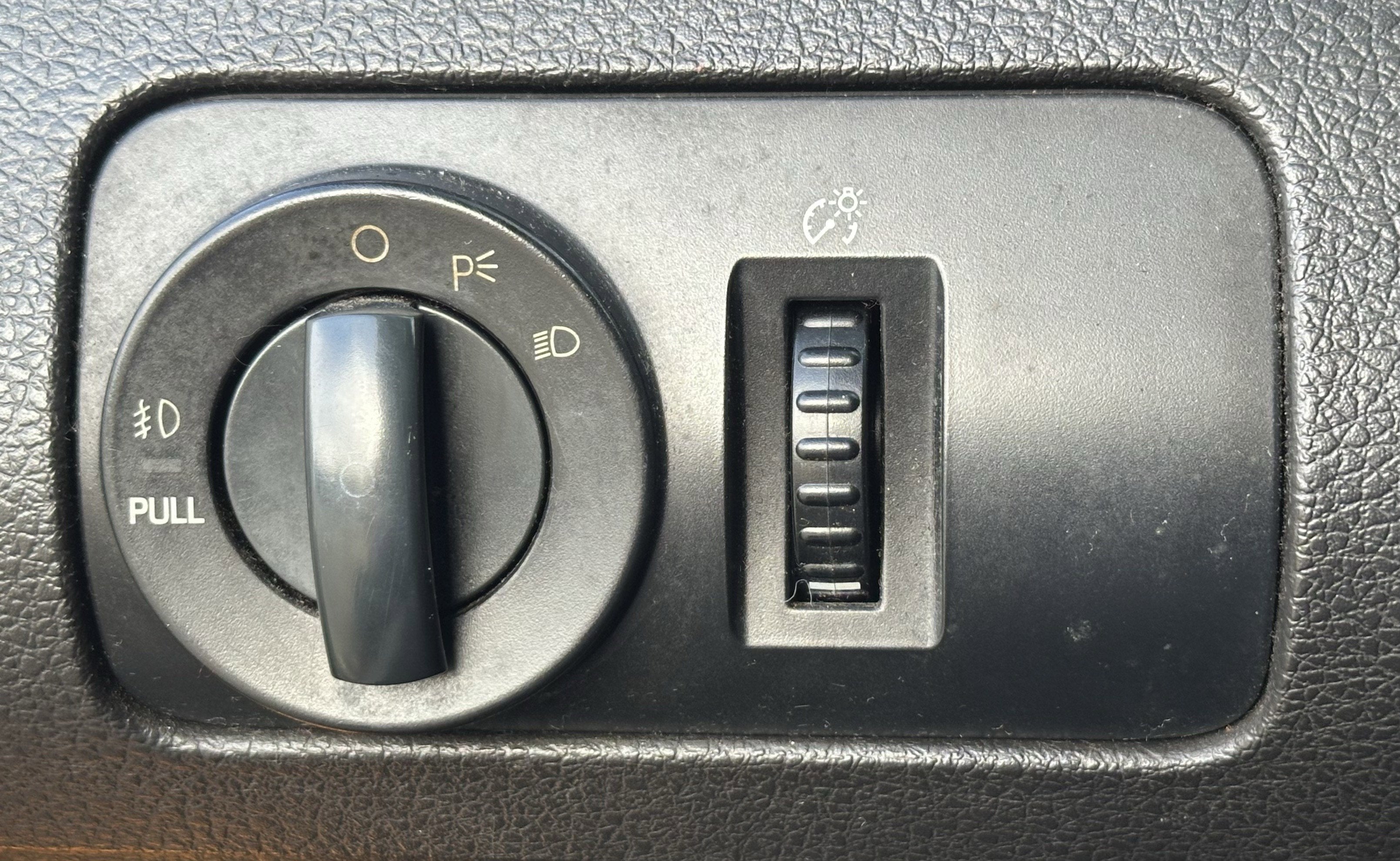 2007 Ford Mustang Deluxe