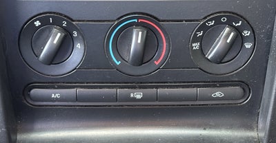 2007 Ford Mustang Deluxe