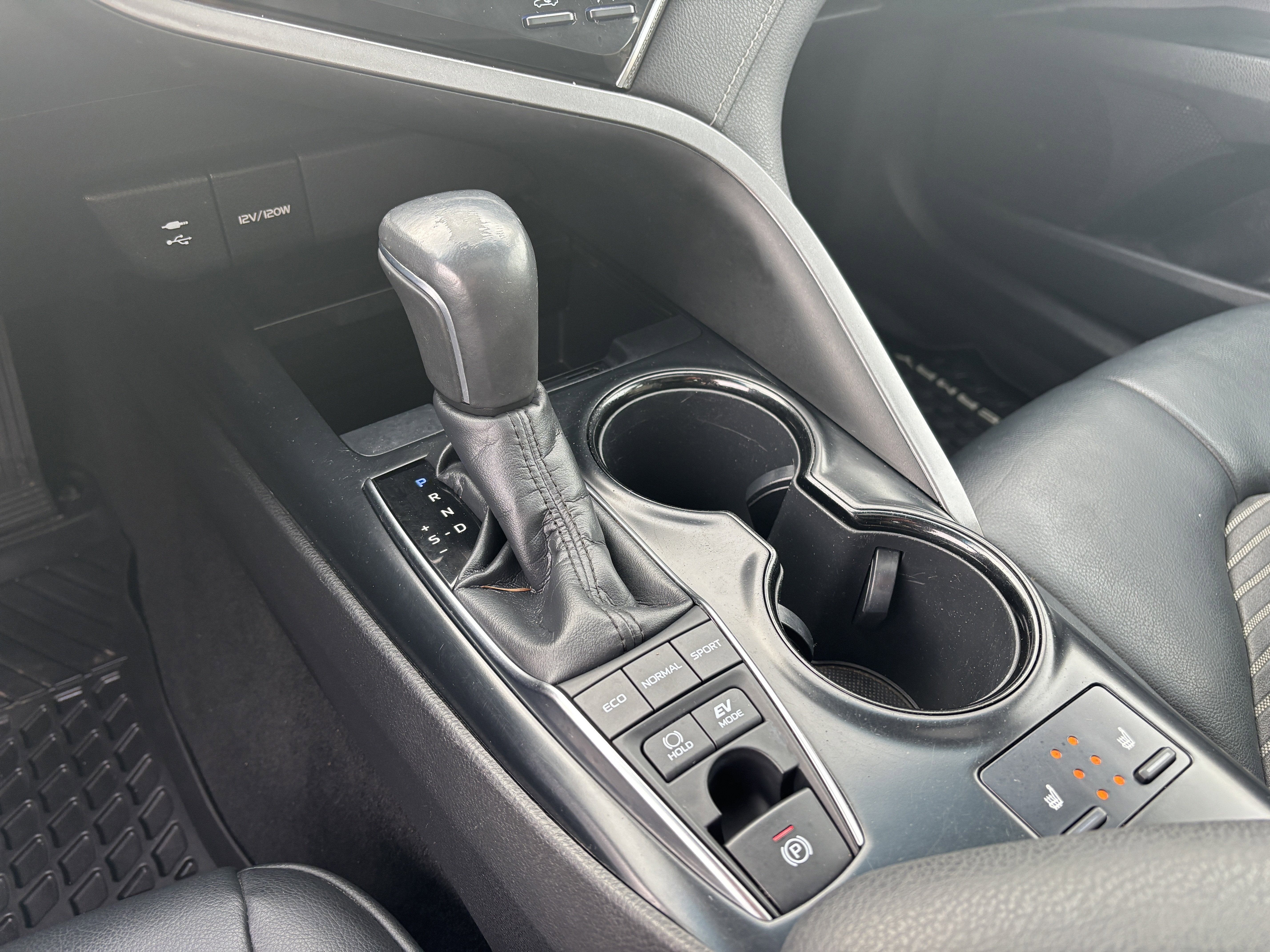 2018 Toyota Camry Hybrid SE