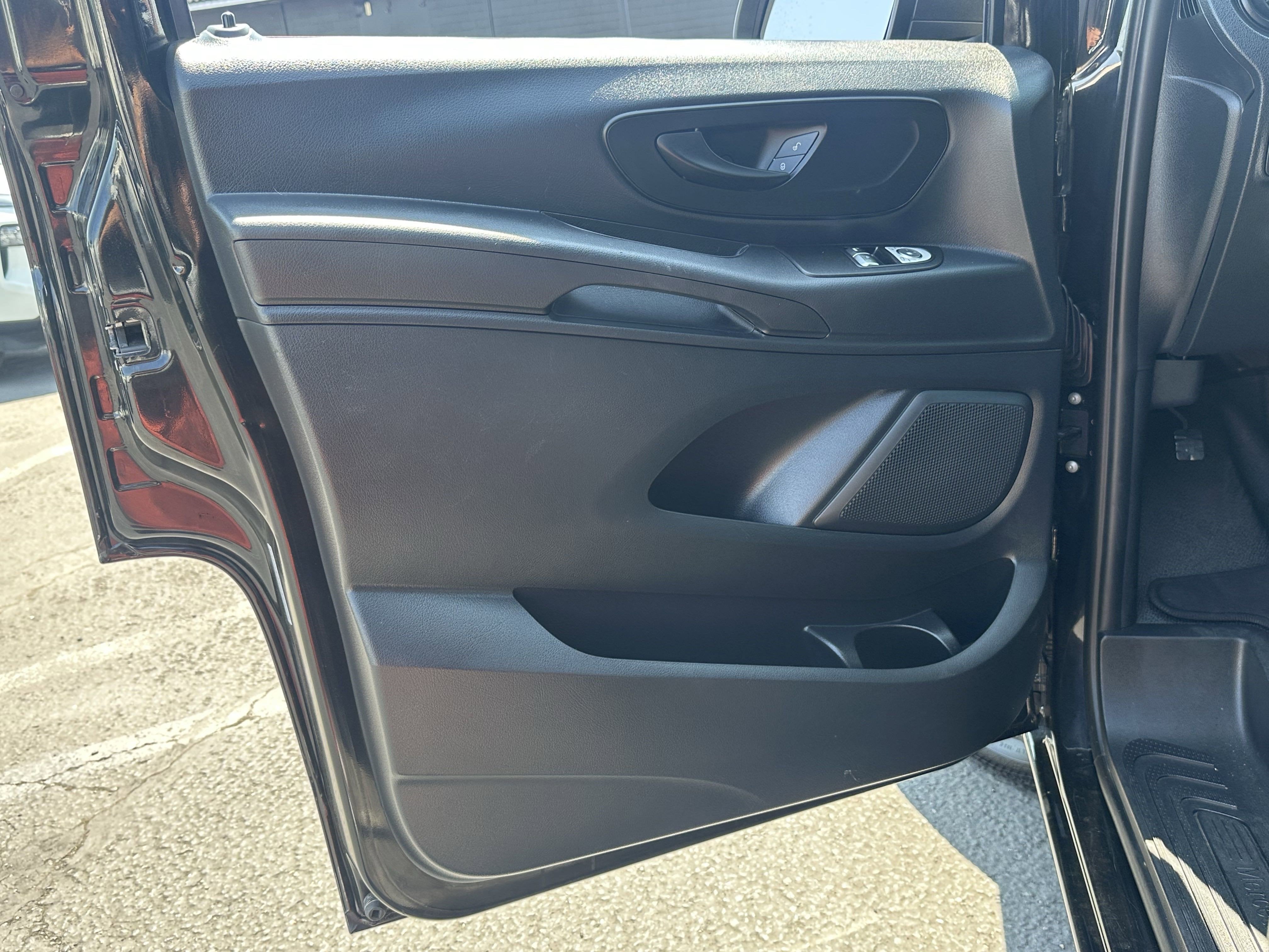 2018 Mercedes-Benz Metris Passenger Van Standard Roof 126