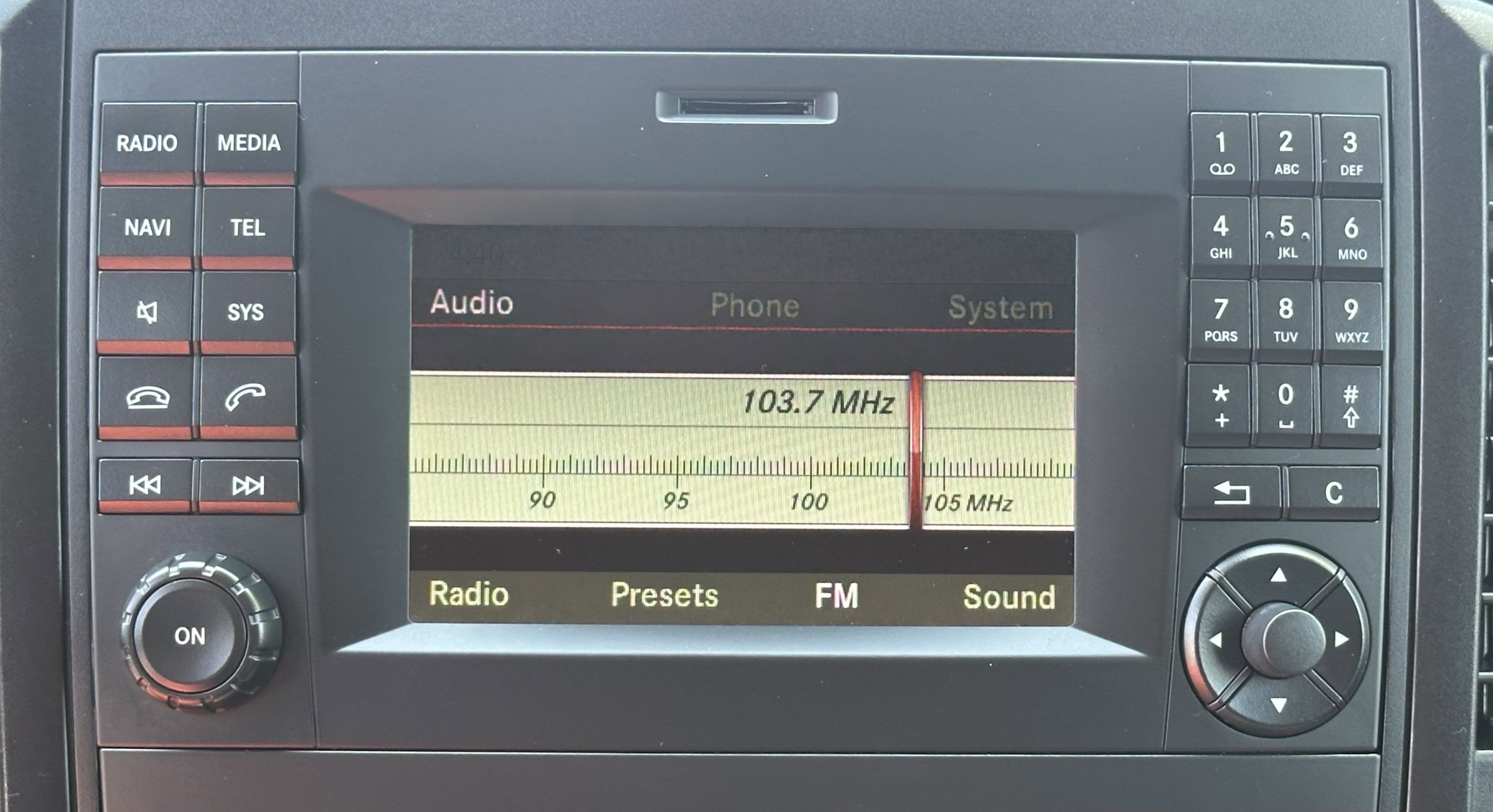 2018 Mercedes-Benz Metris Passenger Van Standard Roof 126