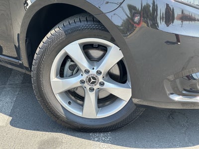 2018 Mercedes-Benz Metris Passenger Van Standard Roof 126