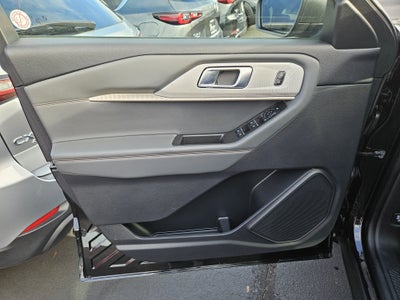 2025 Ford Explorer Active 4WD