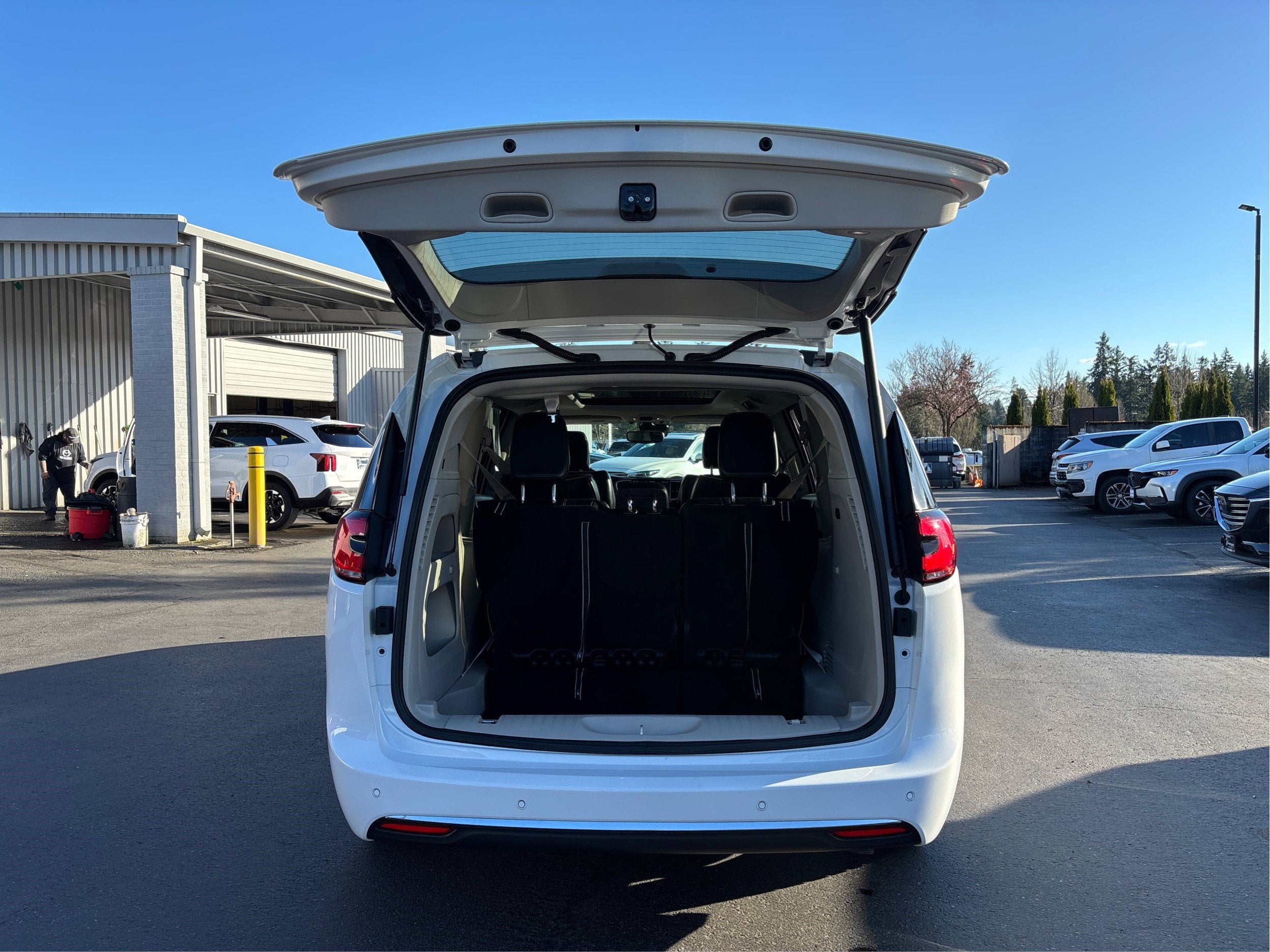 2024 Chrysler Pacifica Limited FWD