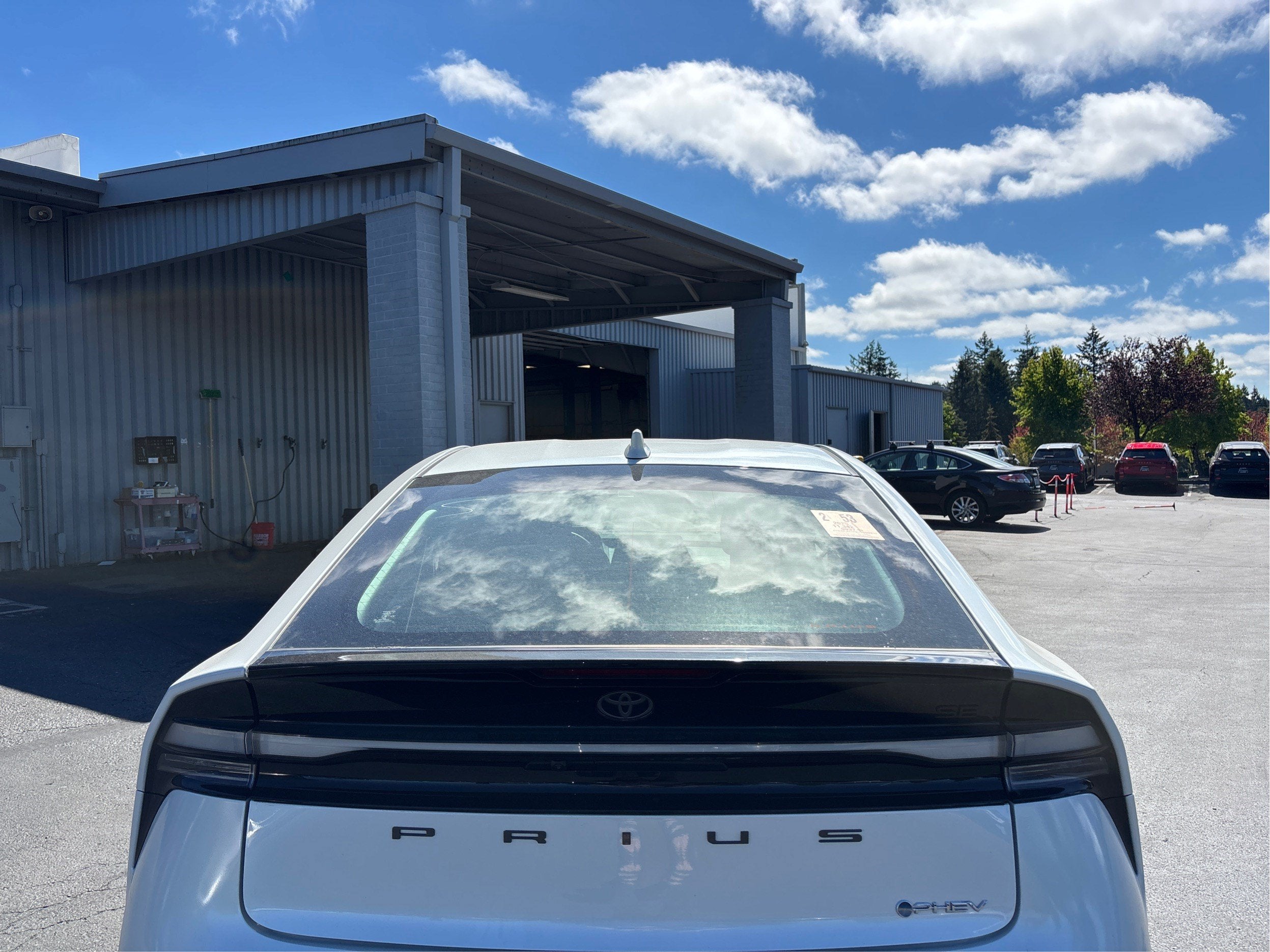 2025 Toyota Prius Plug-In Hybrid SE