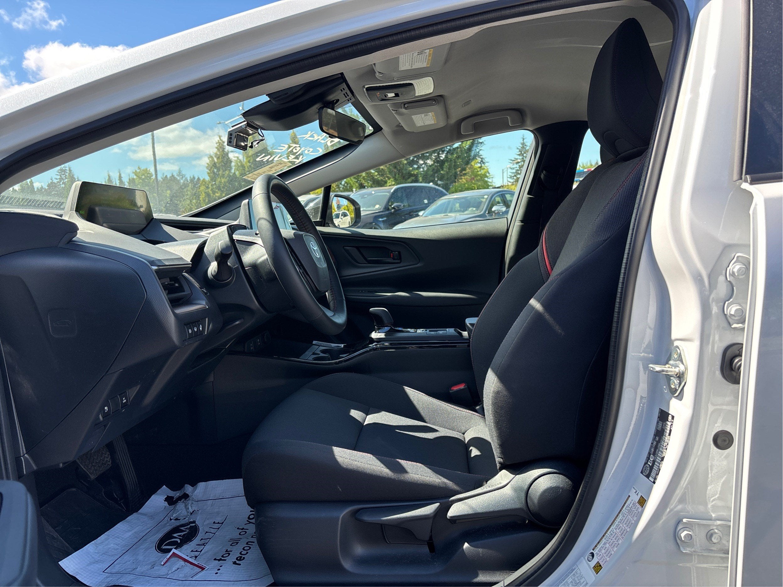 2025 Toyota Prius Plug-In Hybrid SE