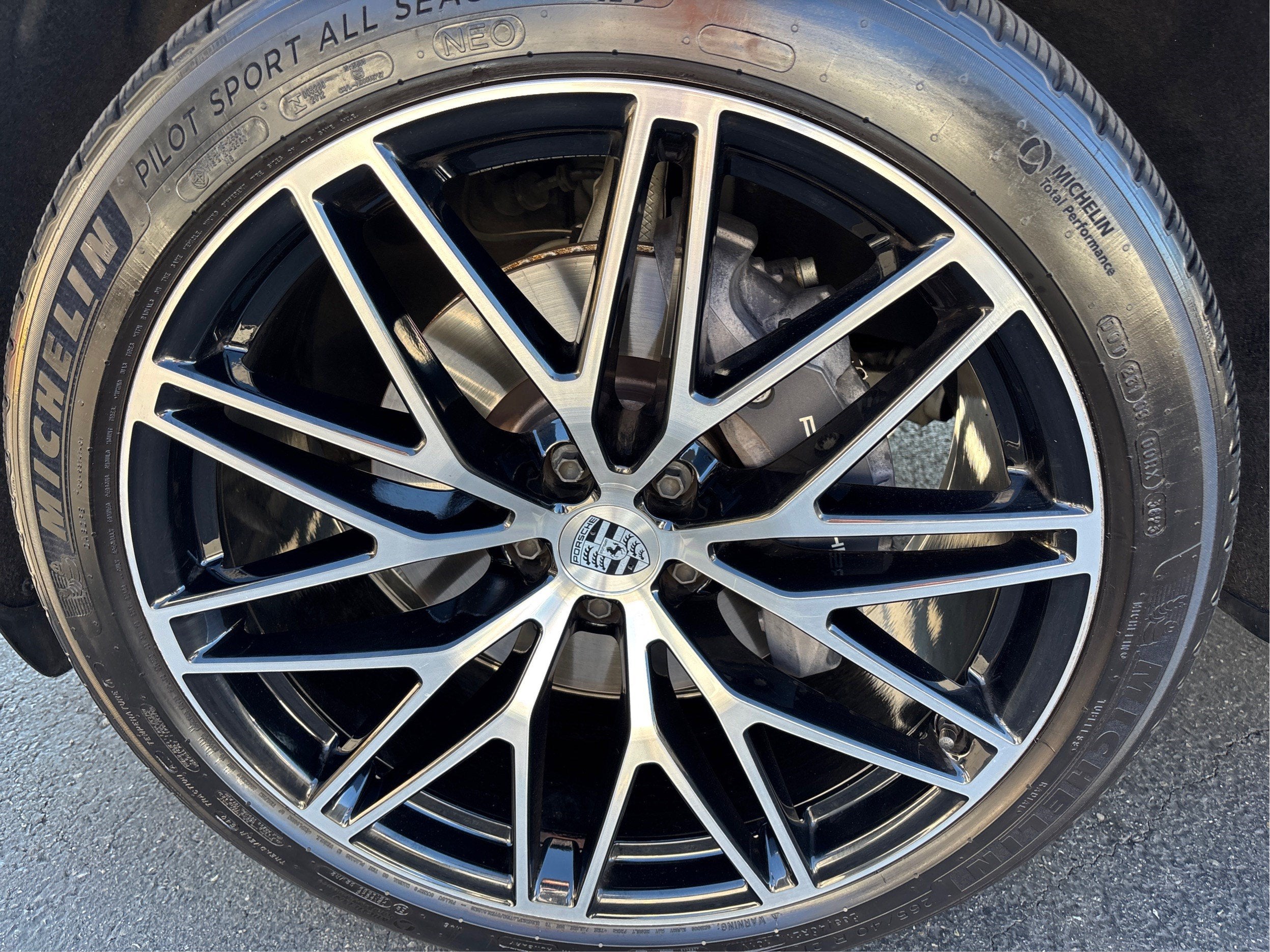 2024 Porsche Macan AWD