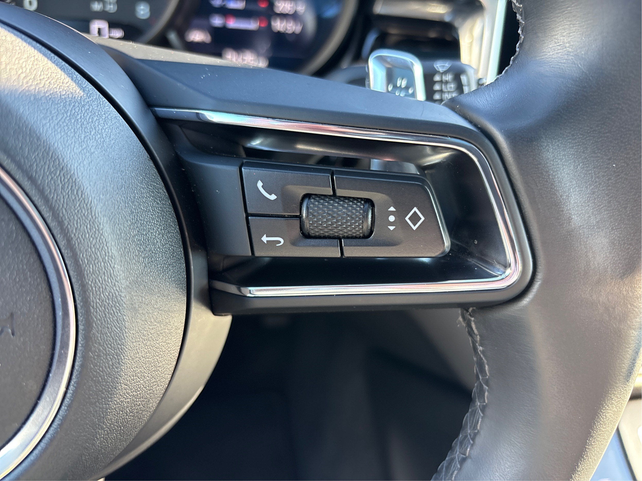 2024 Porsche Macan AWD