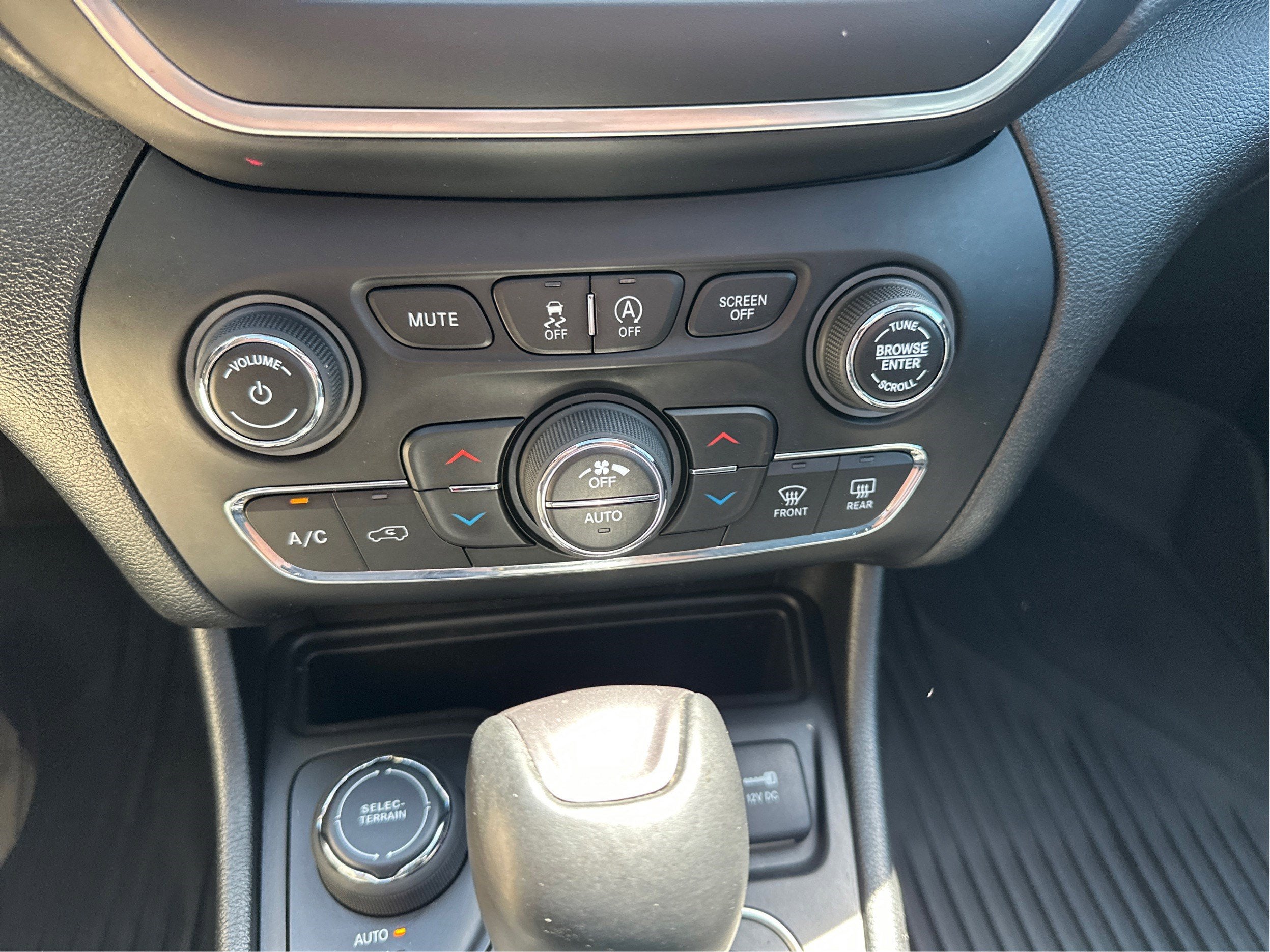 2022 Jeep Cherokee Latitude Lux 4WD