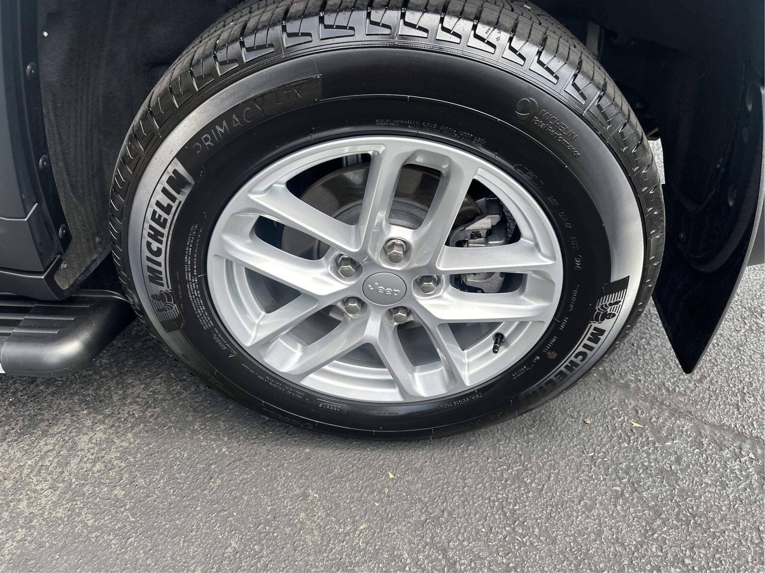 2024 Jeep Grand Cherokee Laredo X 4WD