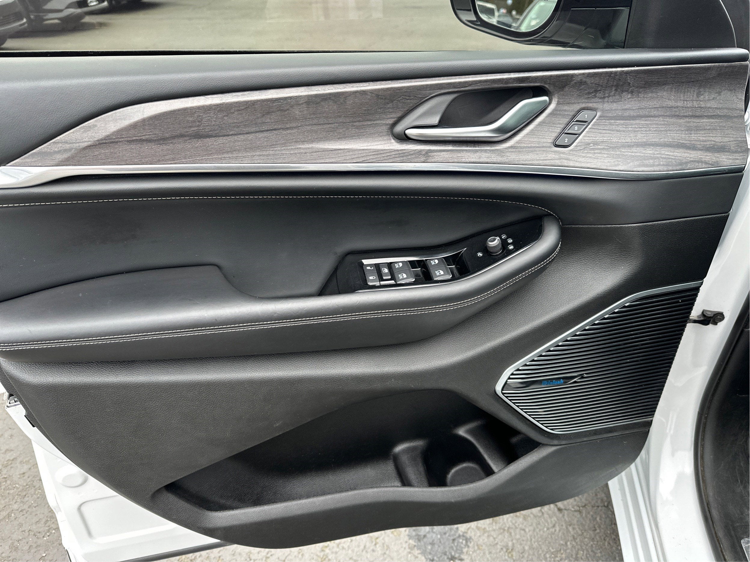 2023 Jeep Grand Cherokee Overland 4WD