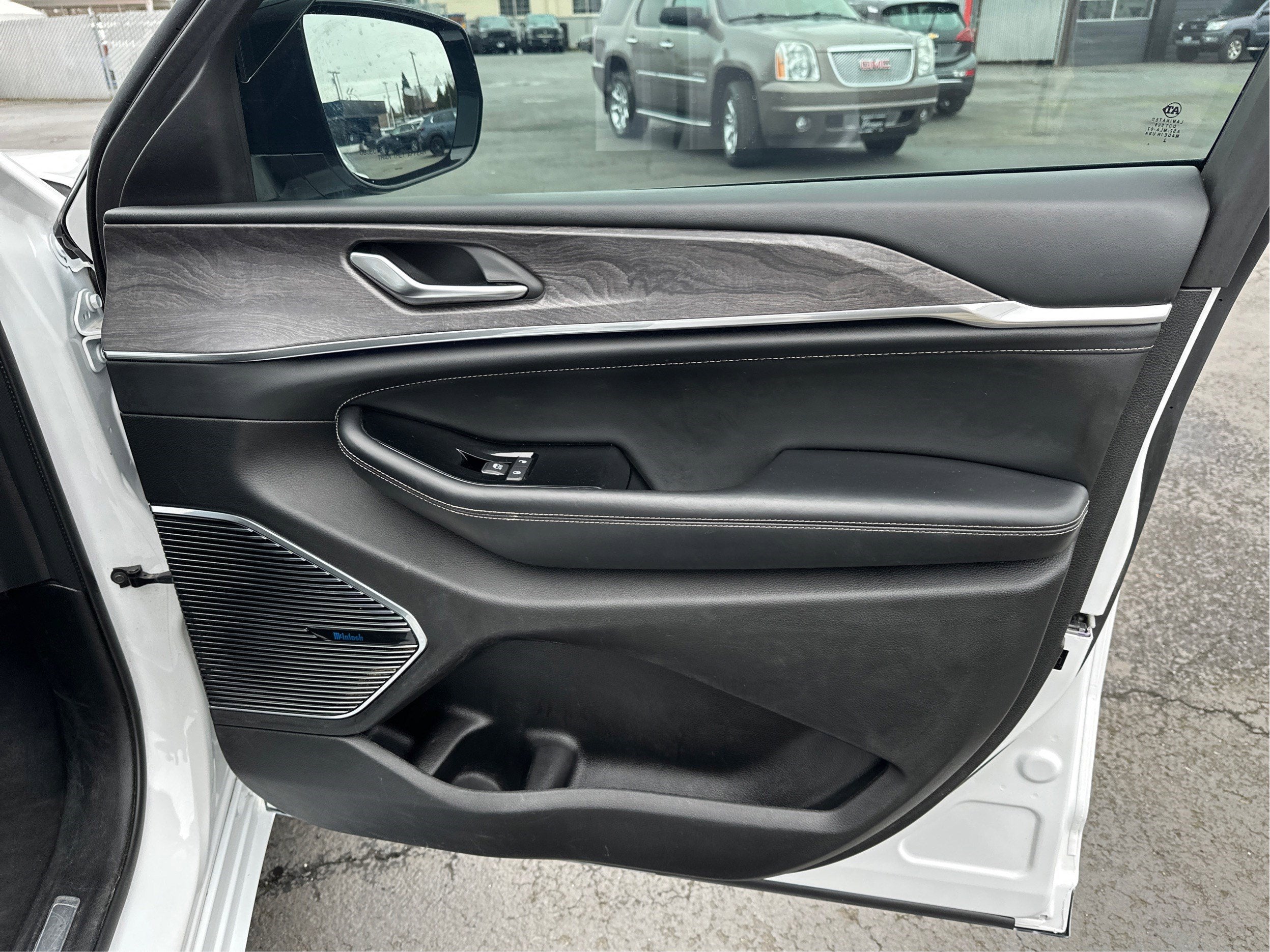 2023 Jeep Grand Cherokee Overland 4WD