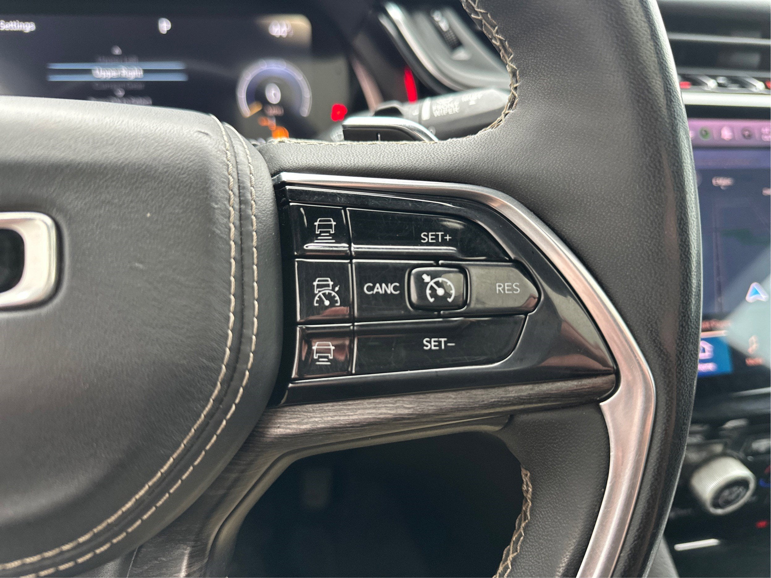 2023 Jeep Grand Cherokee Overland 4WD