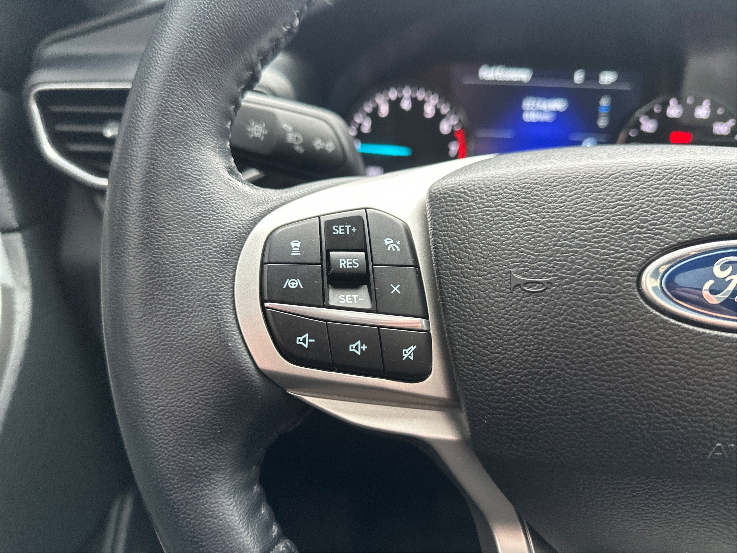 2023 Ford Explorer XLT 4WD