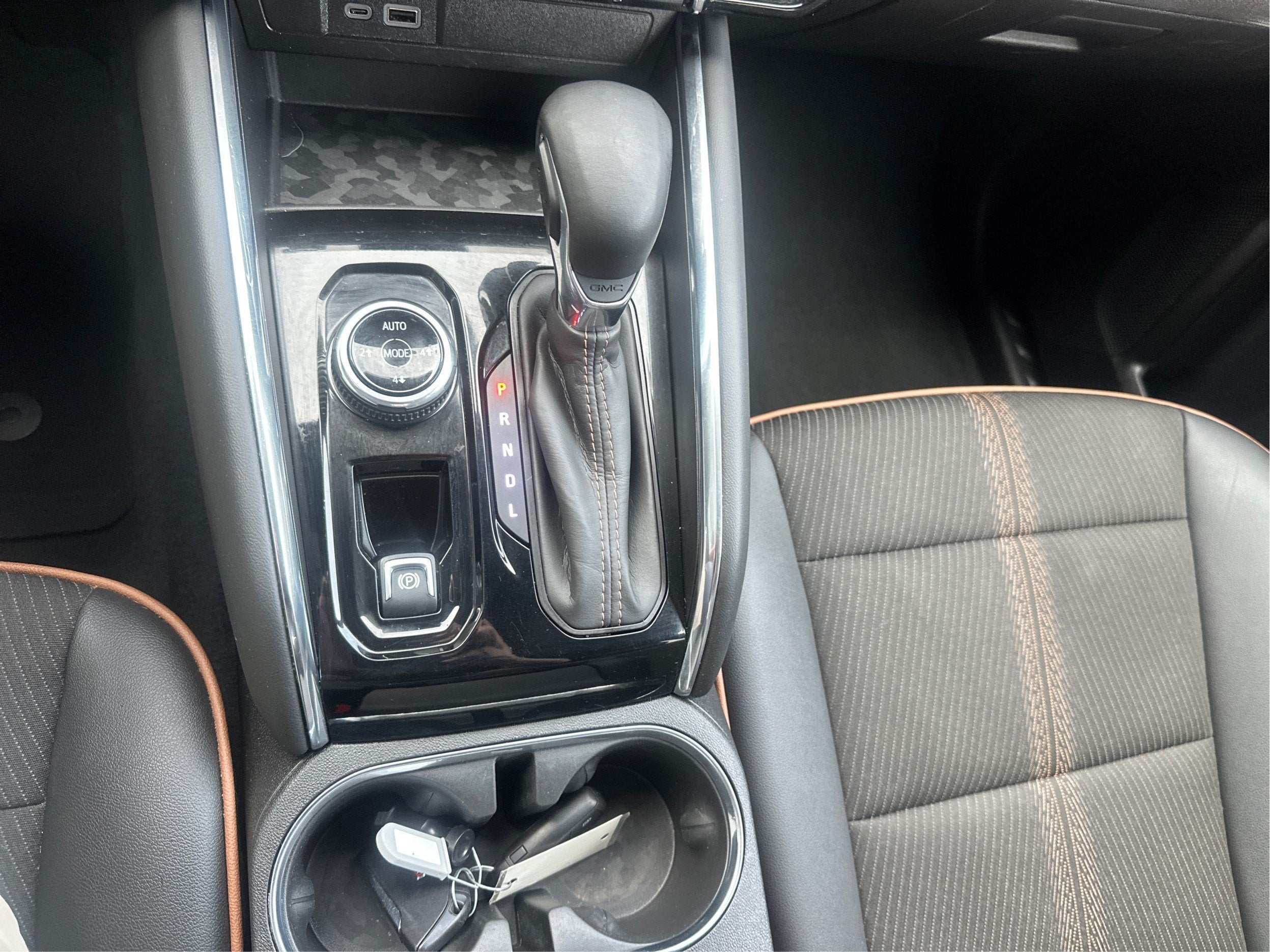 2024 GMC Canyon 4WD AT4