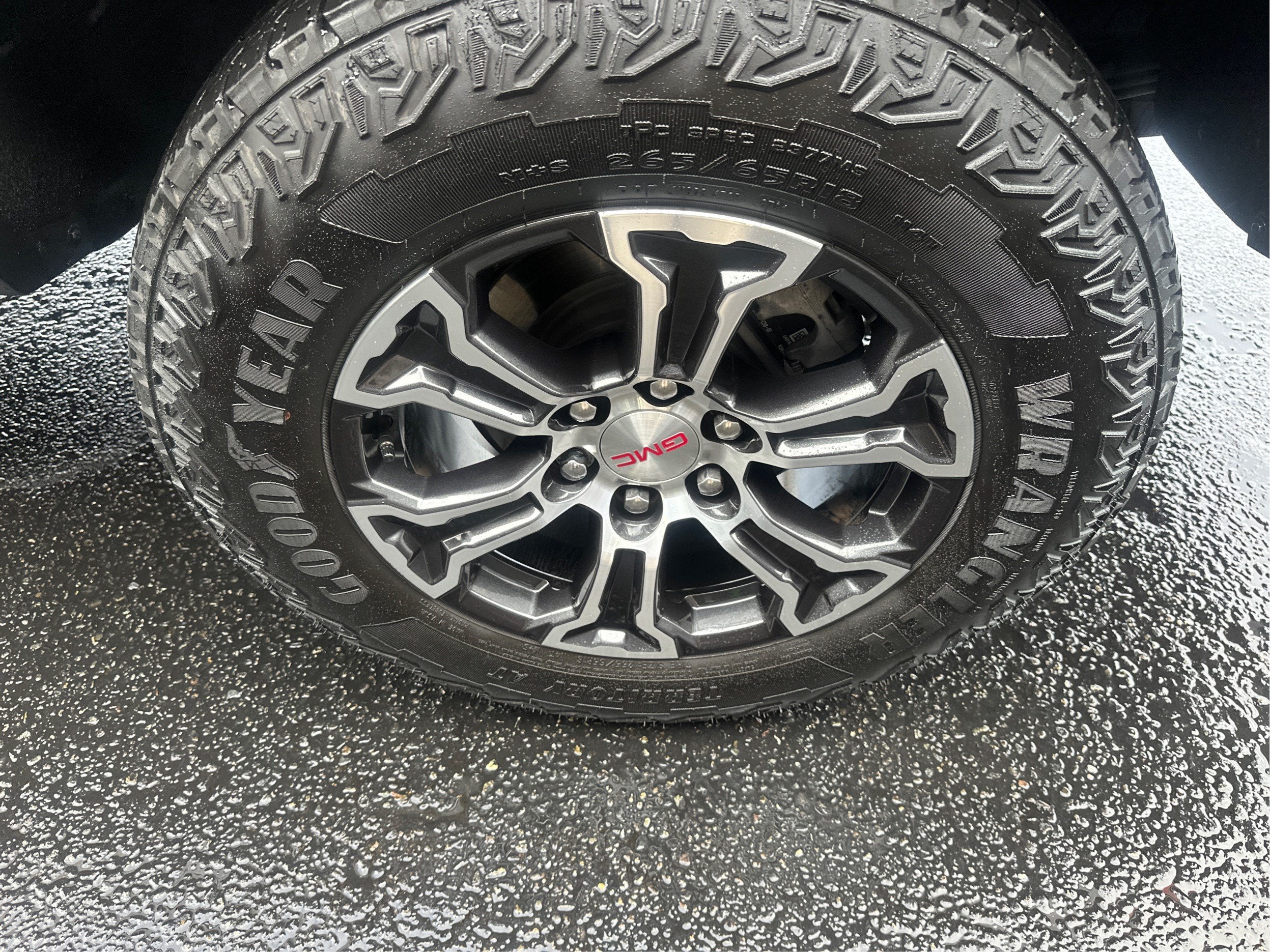 2024 GMC Canyon 4WD AT4