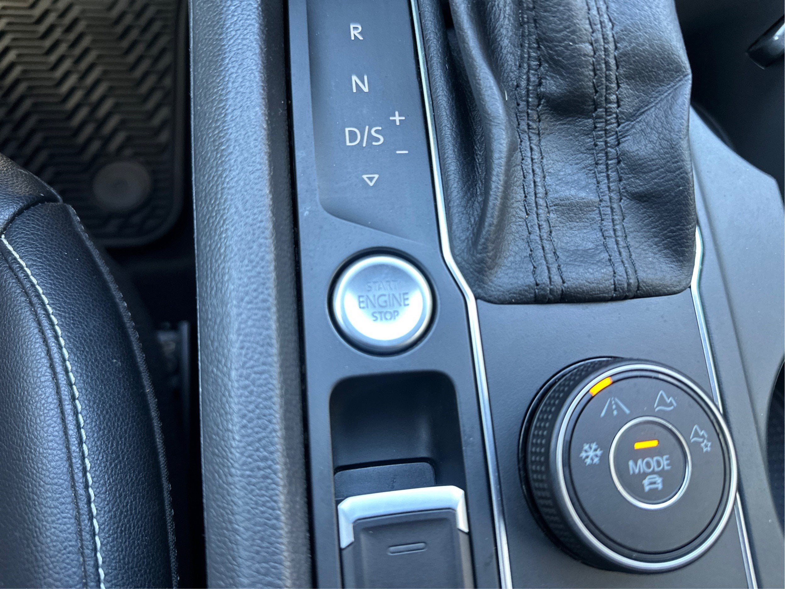 2020 Volkswagen Atlas Cross Sport 2.0T SE