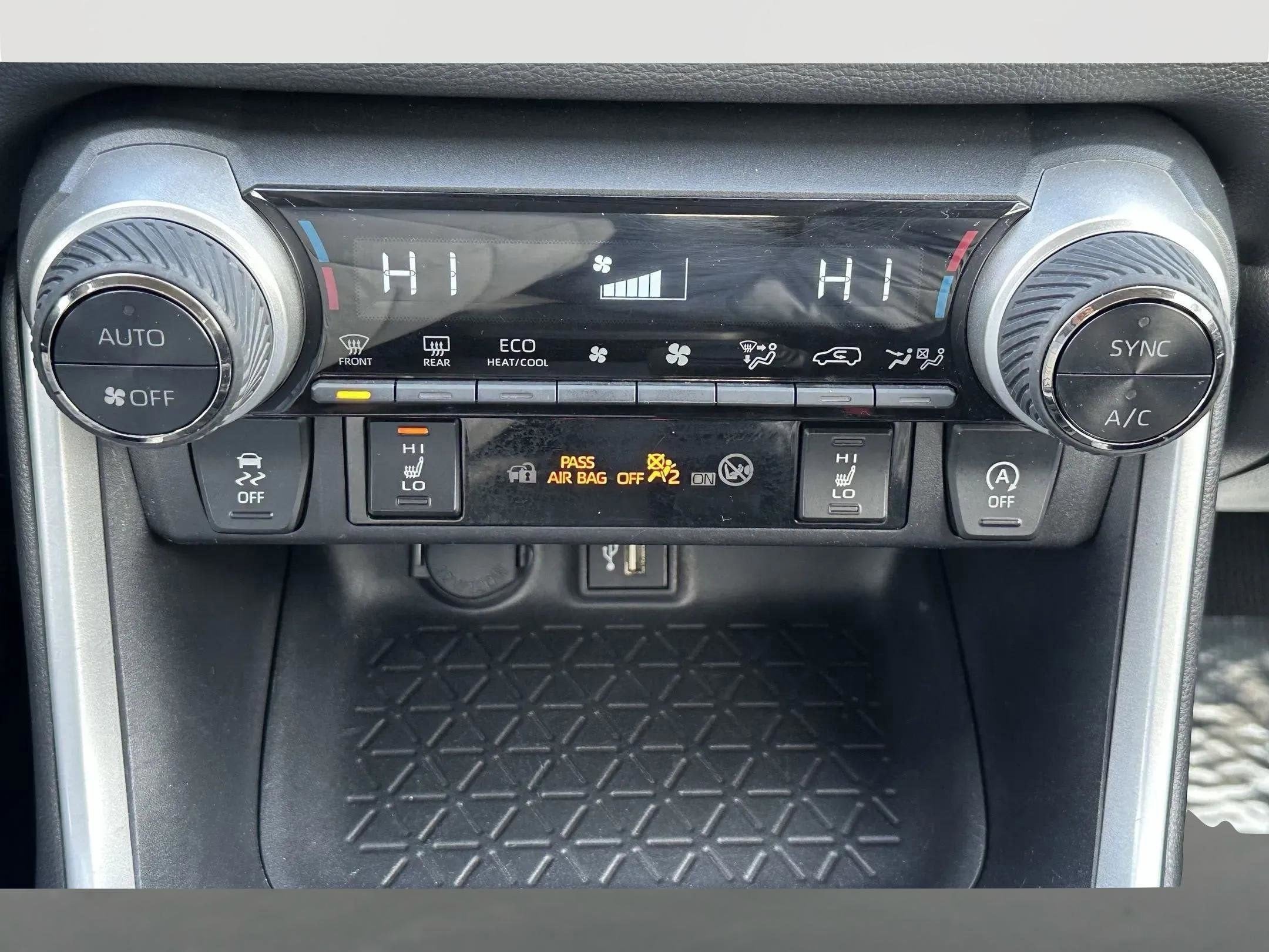 2024 Toyota RAV4 XLE AWD