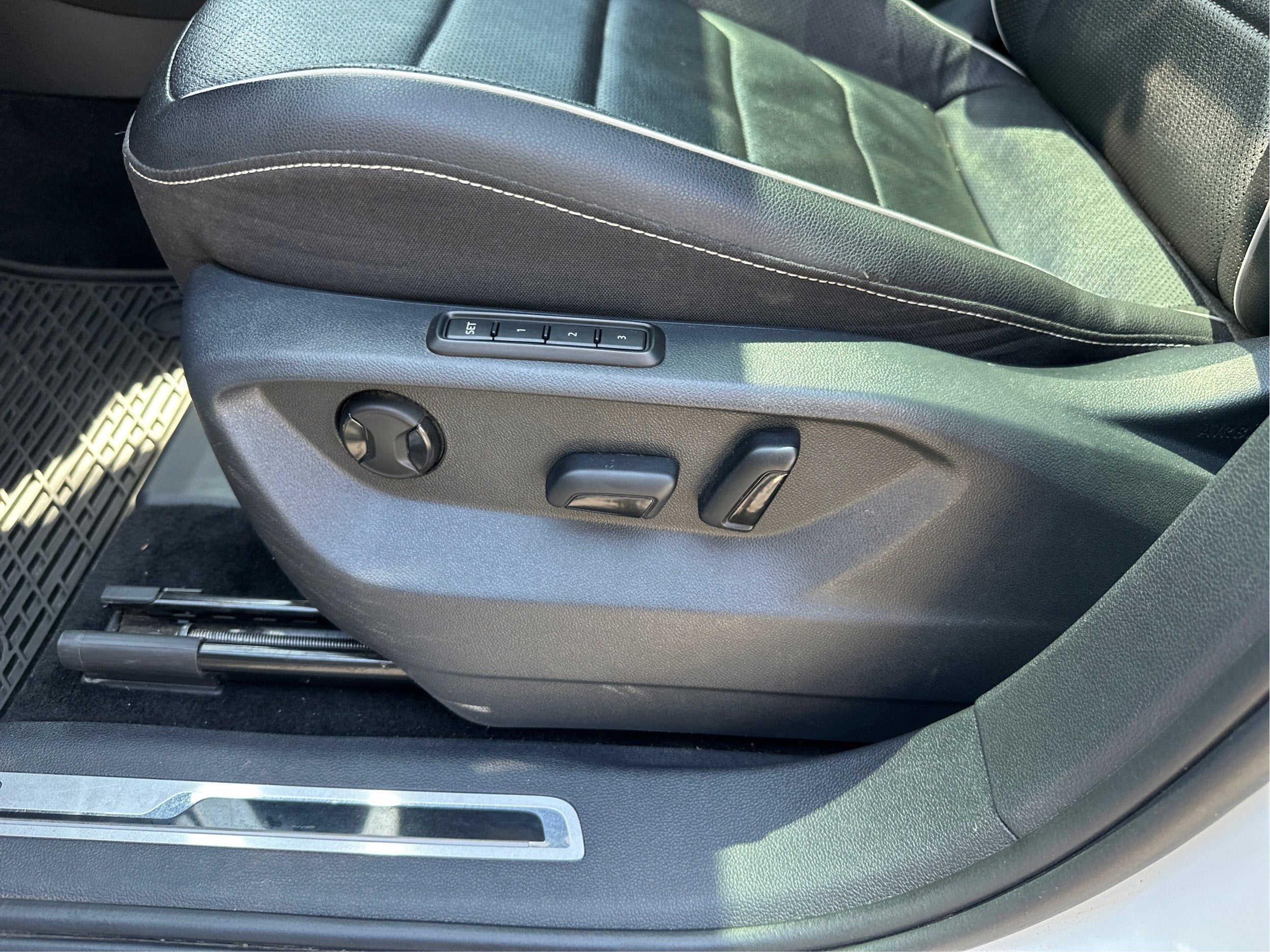 2023 Volkswagen Tiguan SEL R-Line