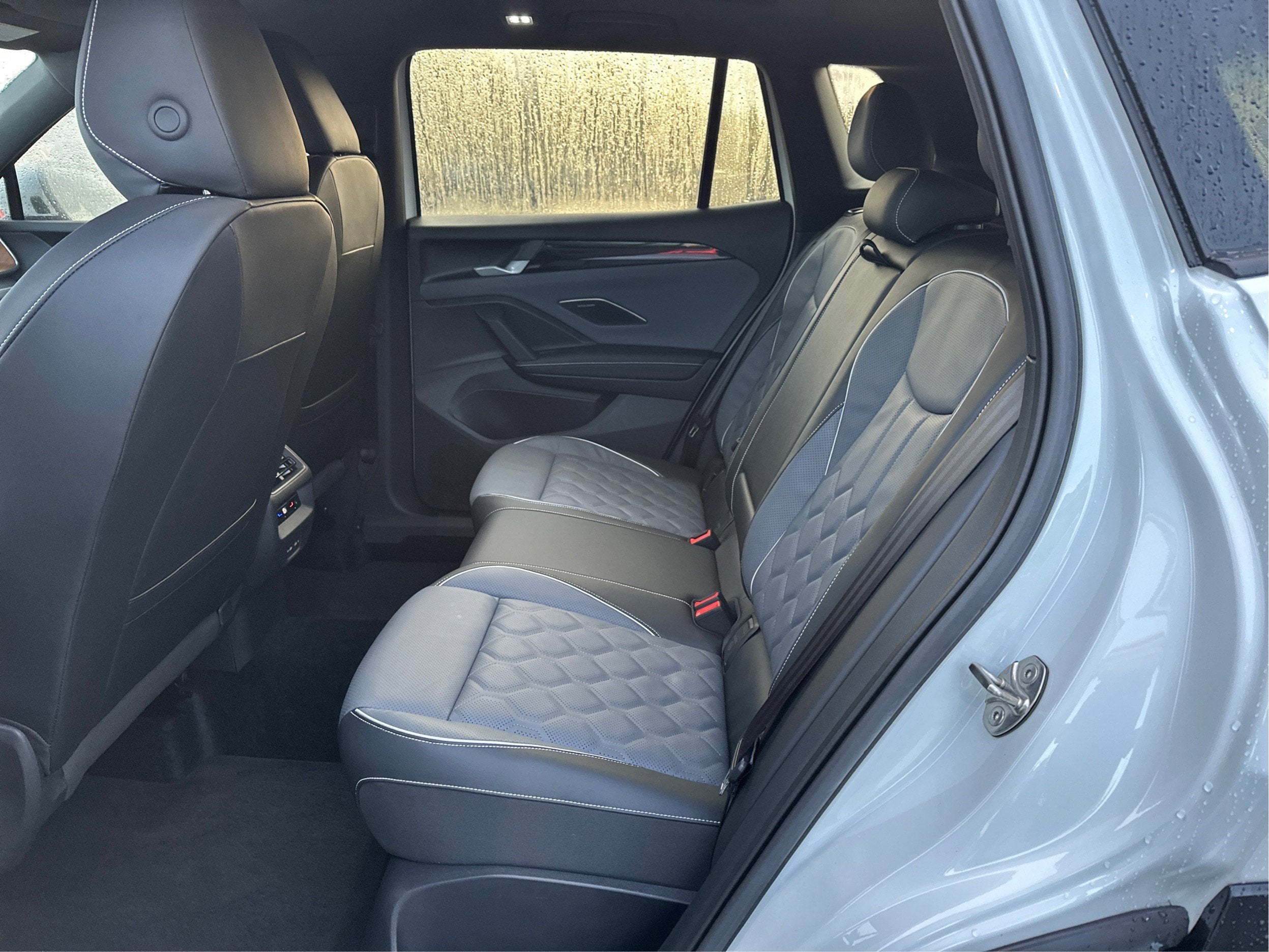 2025 Volkswagen Tiguan SEL R-Line