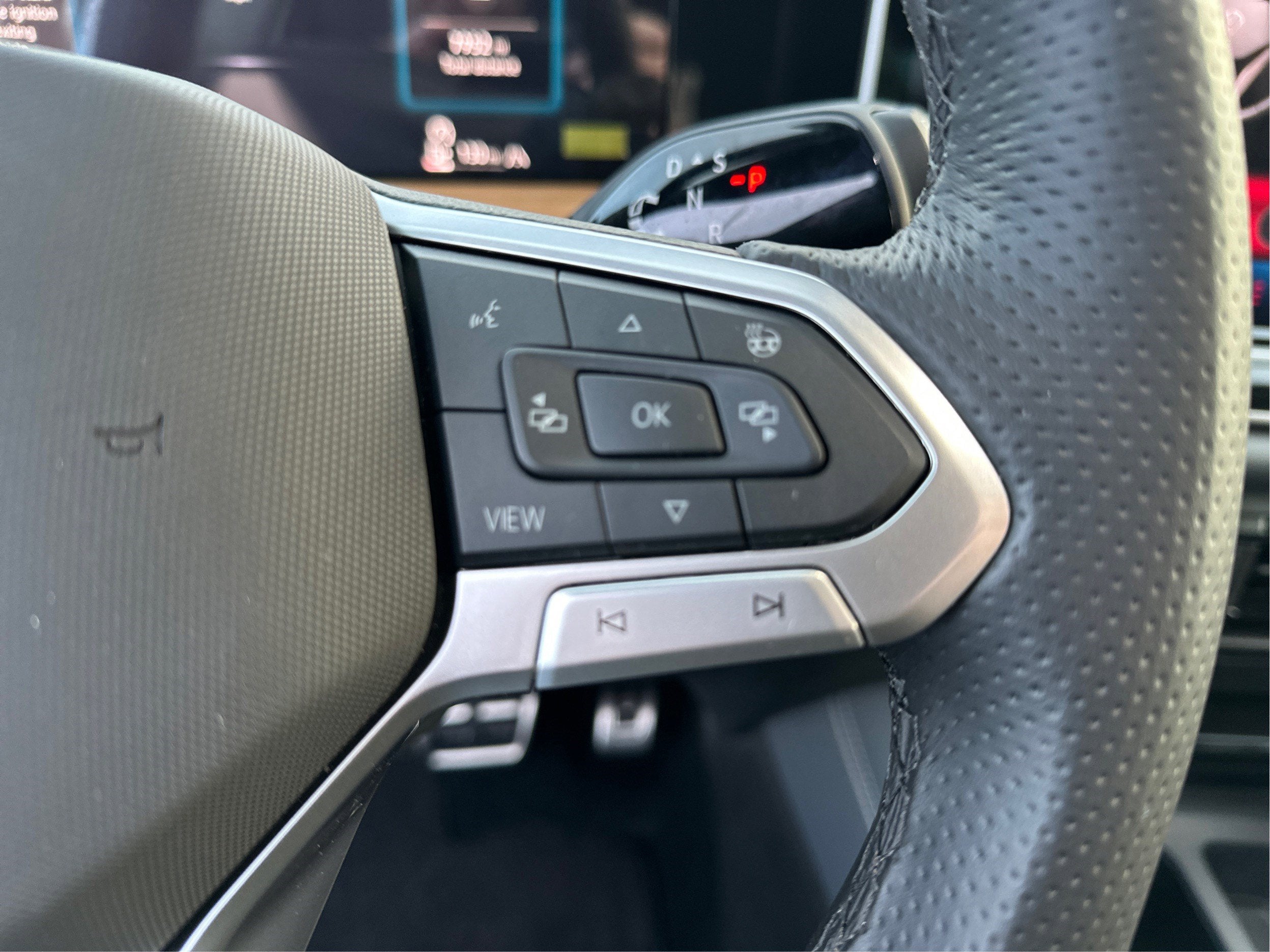 2025 Volkswagen Tiguan SEL R-Line