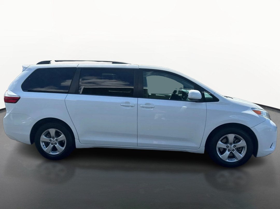 2017 Toyota Sienna LE