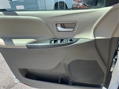 2017 Toyota Sienna LE