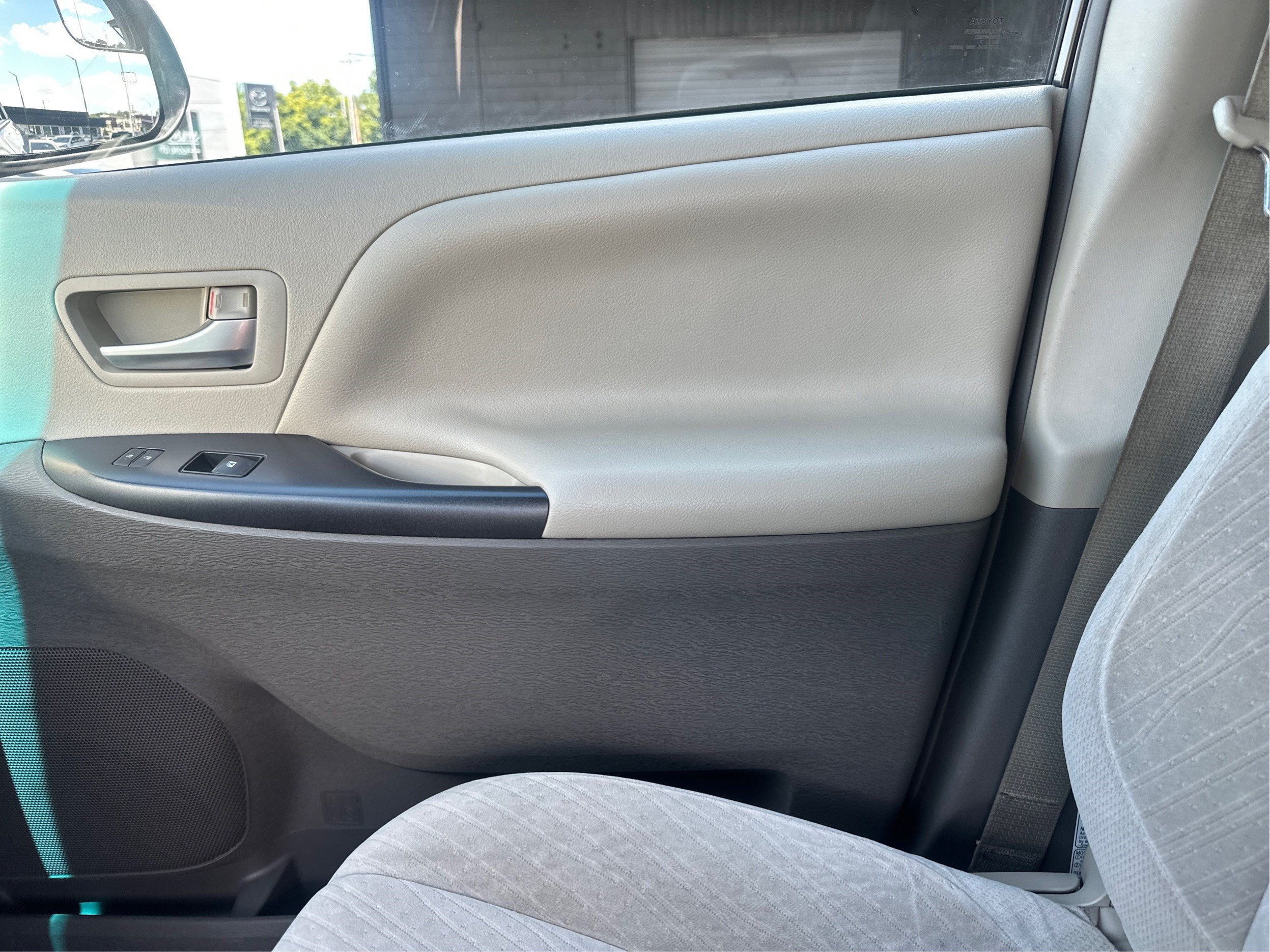 2017 Toyota Sienna LE