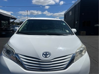 2017 Toyota Sienna LE