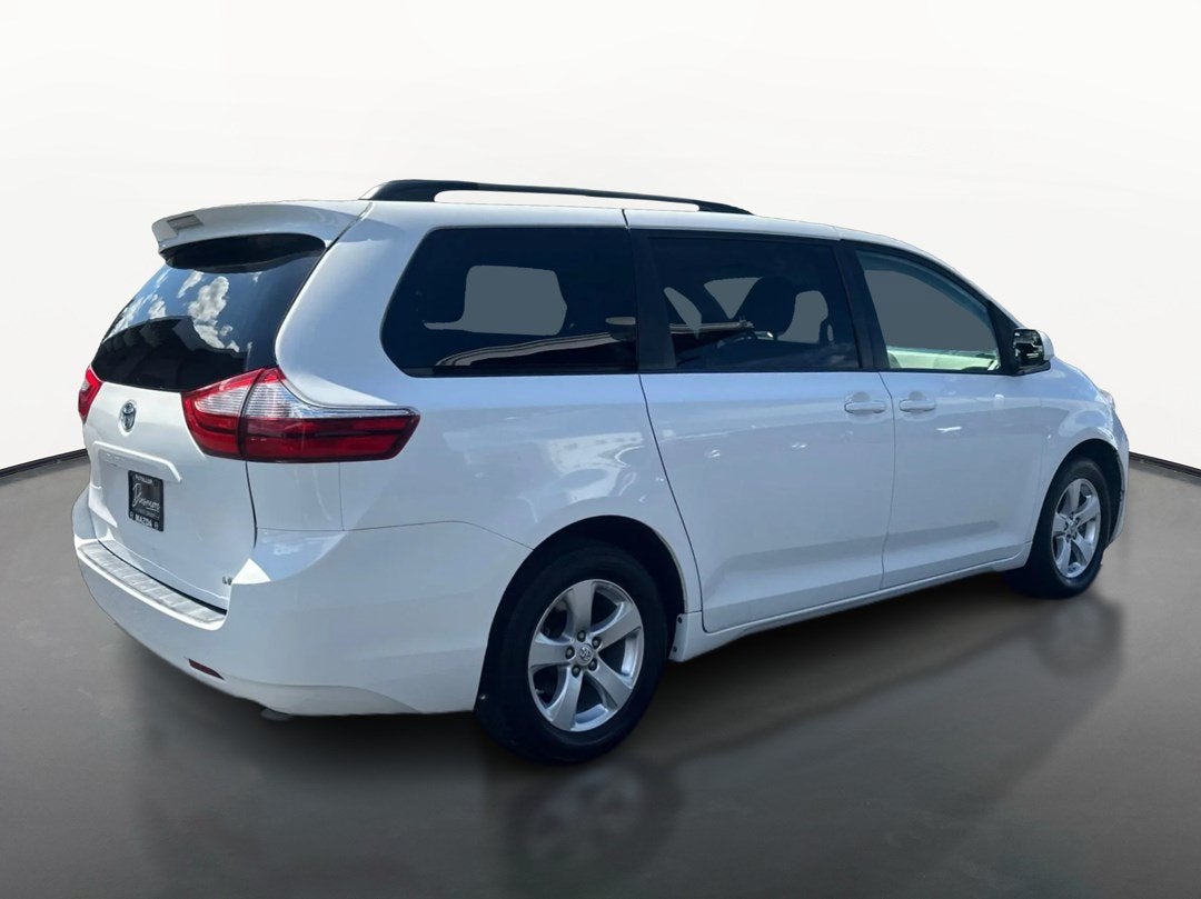 2017 Toyota Sienna LE