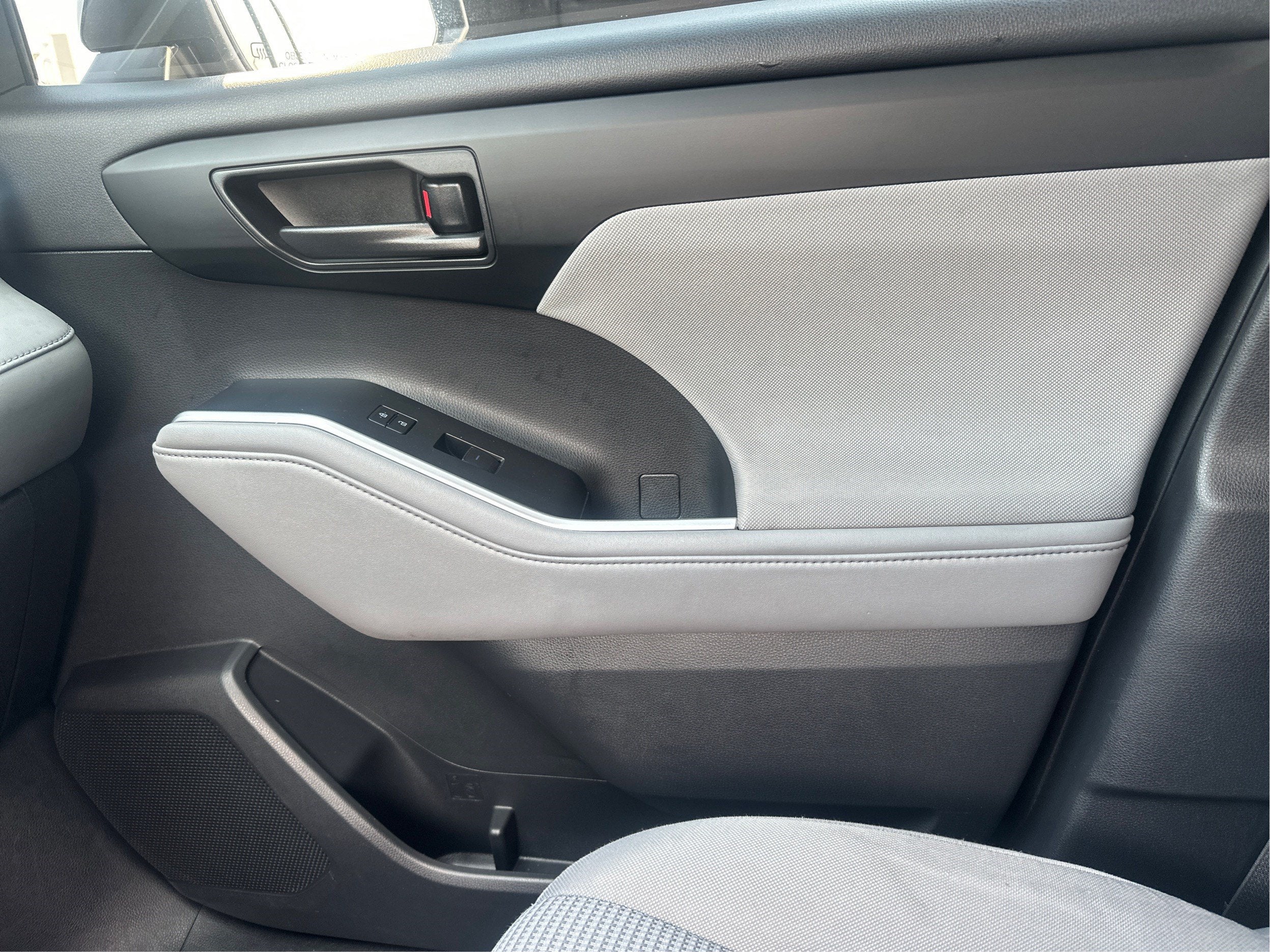 2020 Toyota Highlander LE